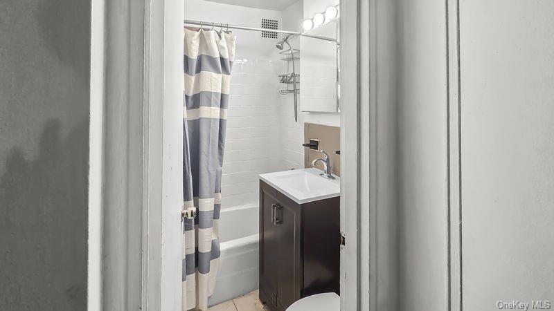 #6 photo, 87-20 175th Street, Jamaica , NY 11432