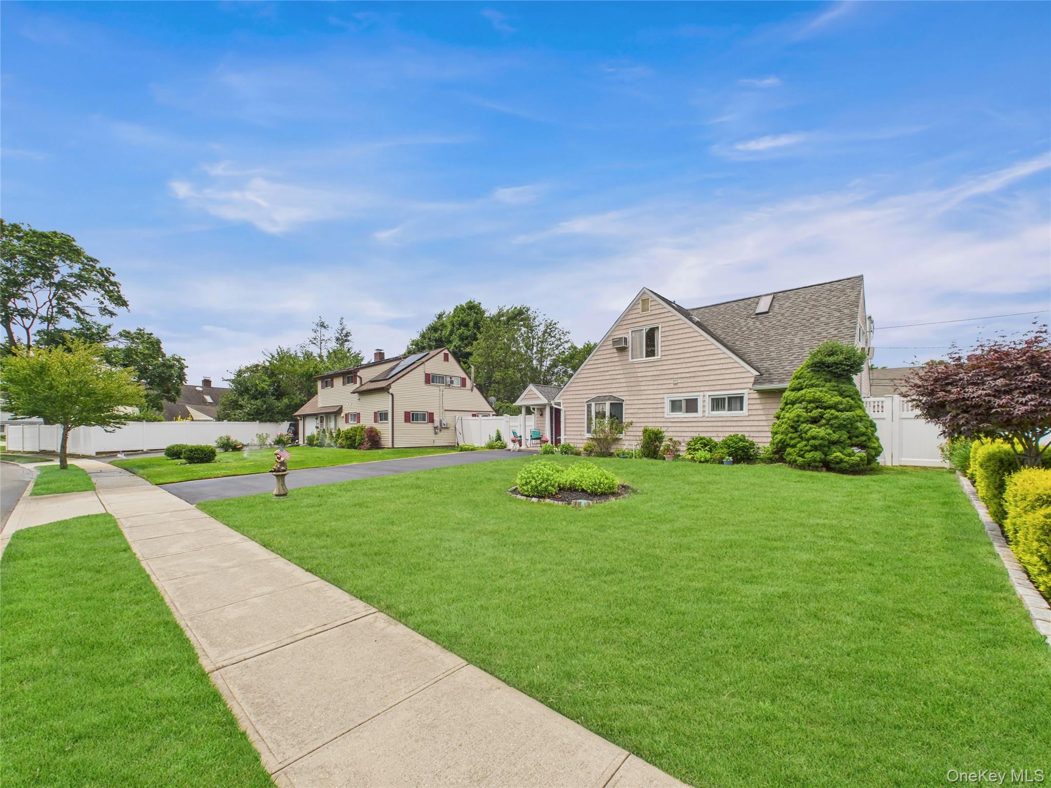 #2 photo, 9 Pewter Lane, Hicksville , NY 11801