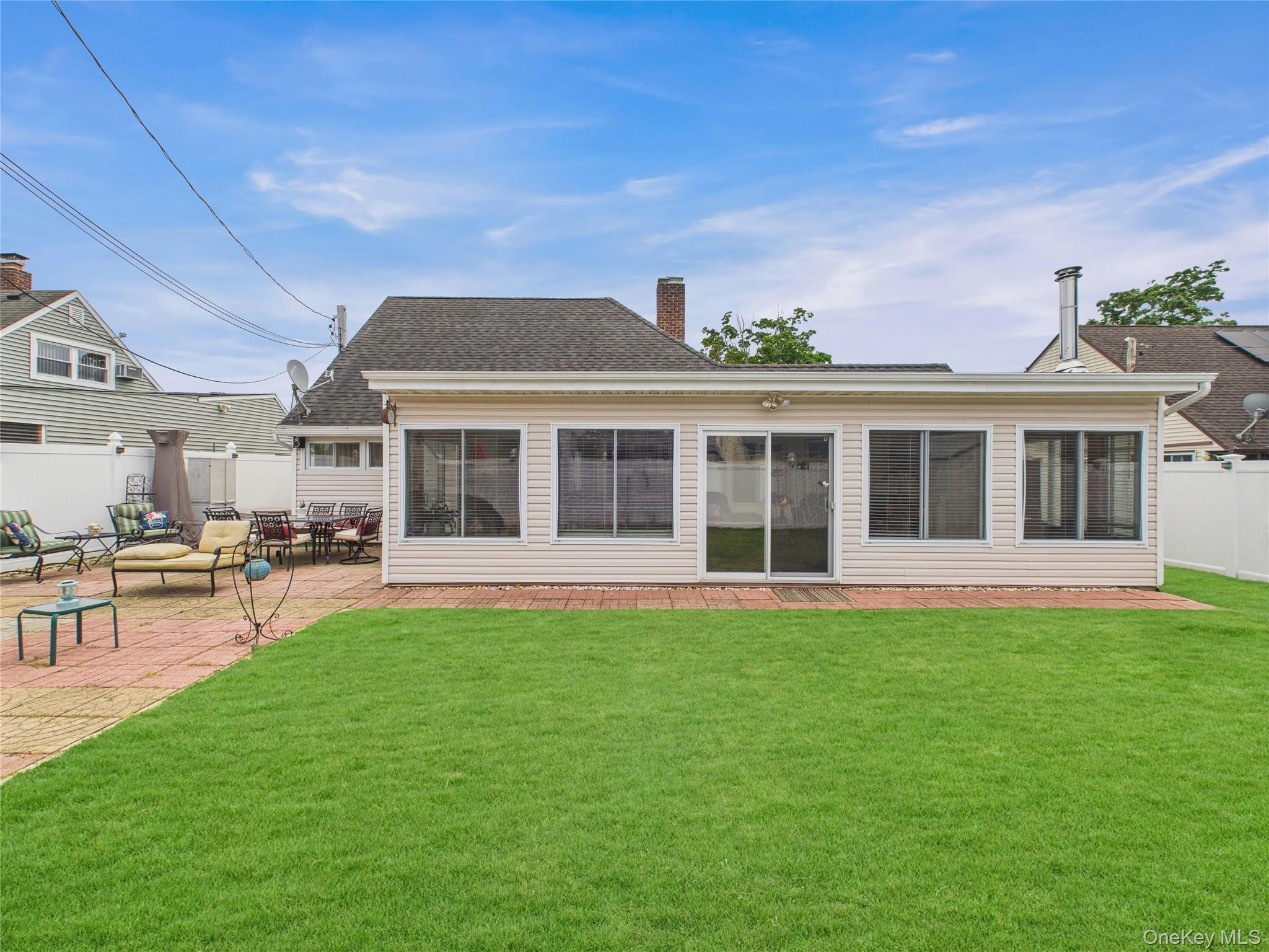 #3 photo, 9 Pewter Lane, Hicksville , NY 11801