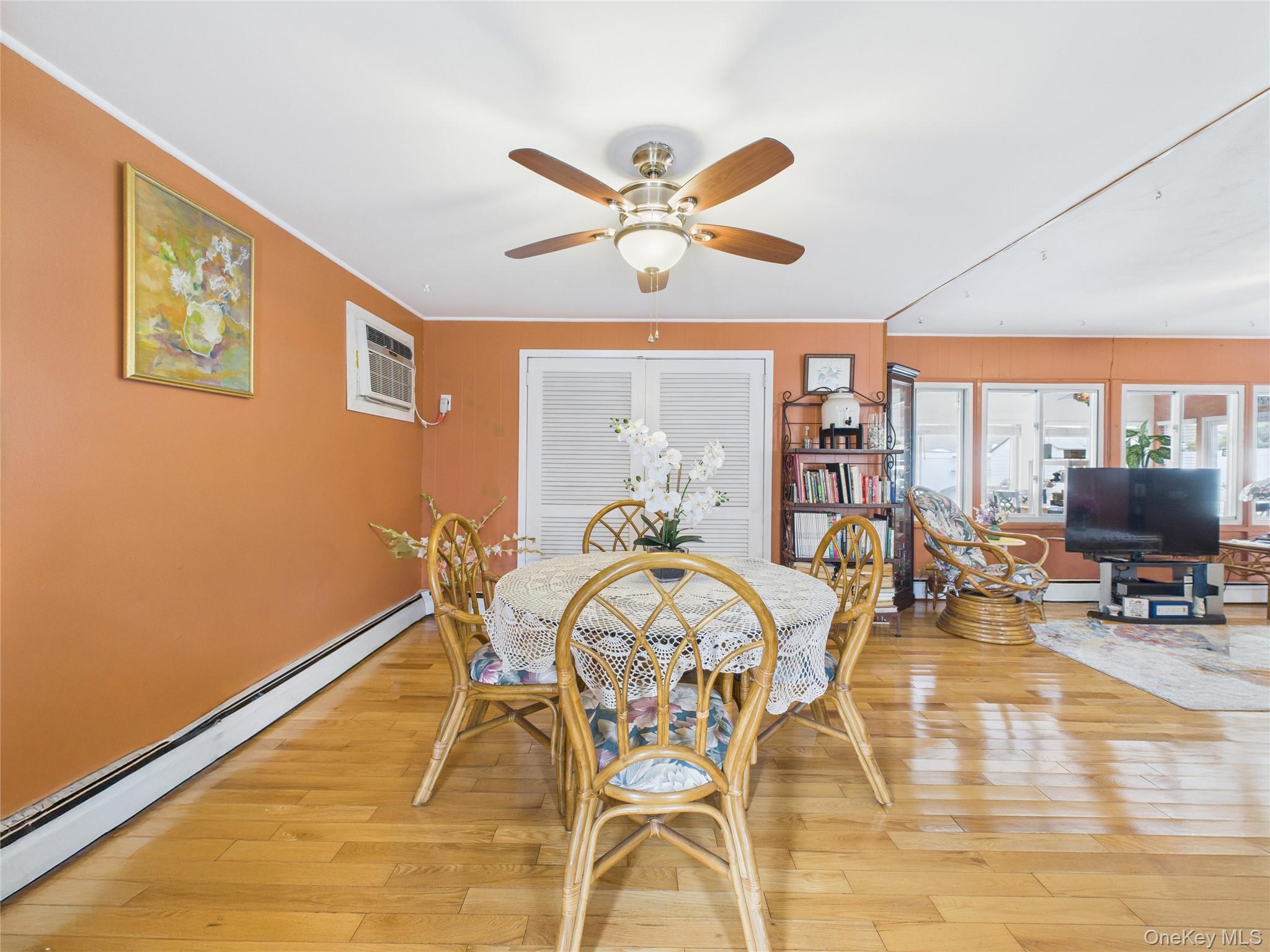 #4 photo, 9 Pewter Lane, Hicksville , NY 11801