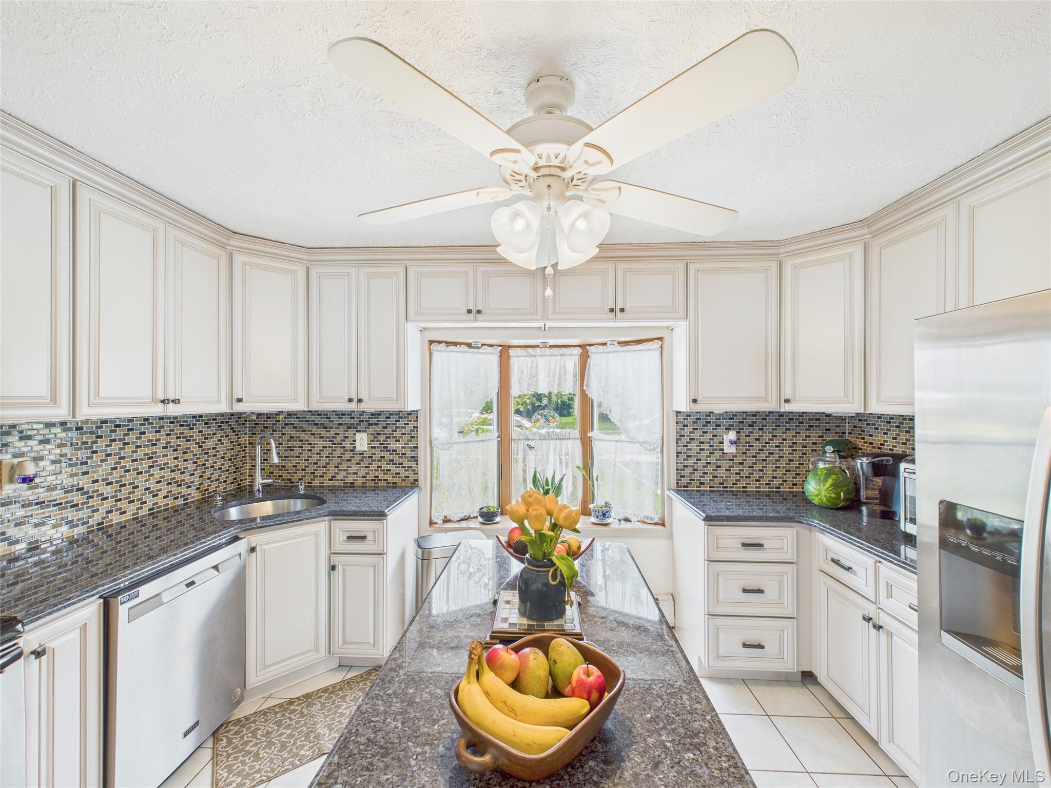 #8 photo, 9 Pewter Lane, Hicksville , NY 11801