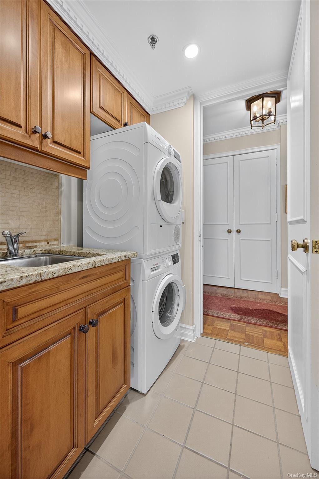 #14 photo, 100 Hilton Avenue, Garden City , NY 11530