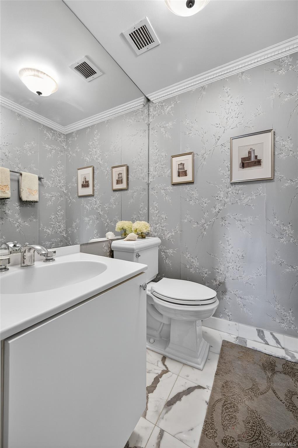 #16 photo, 100 Hilton Avenue, Garden City , NY 11530