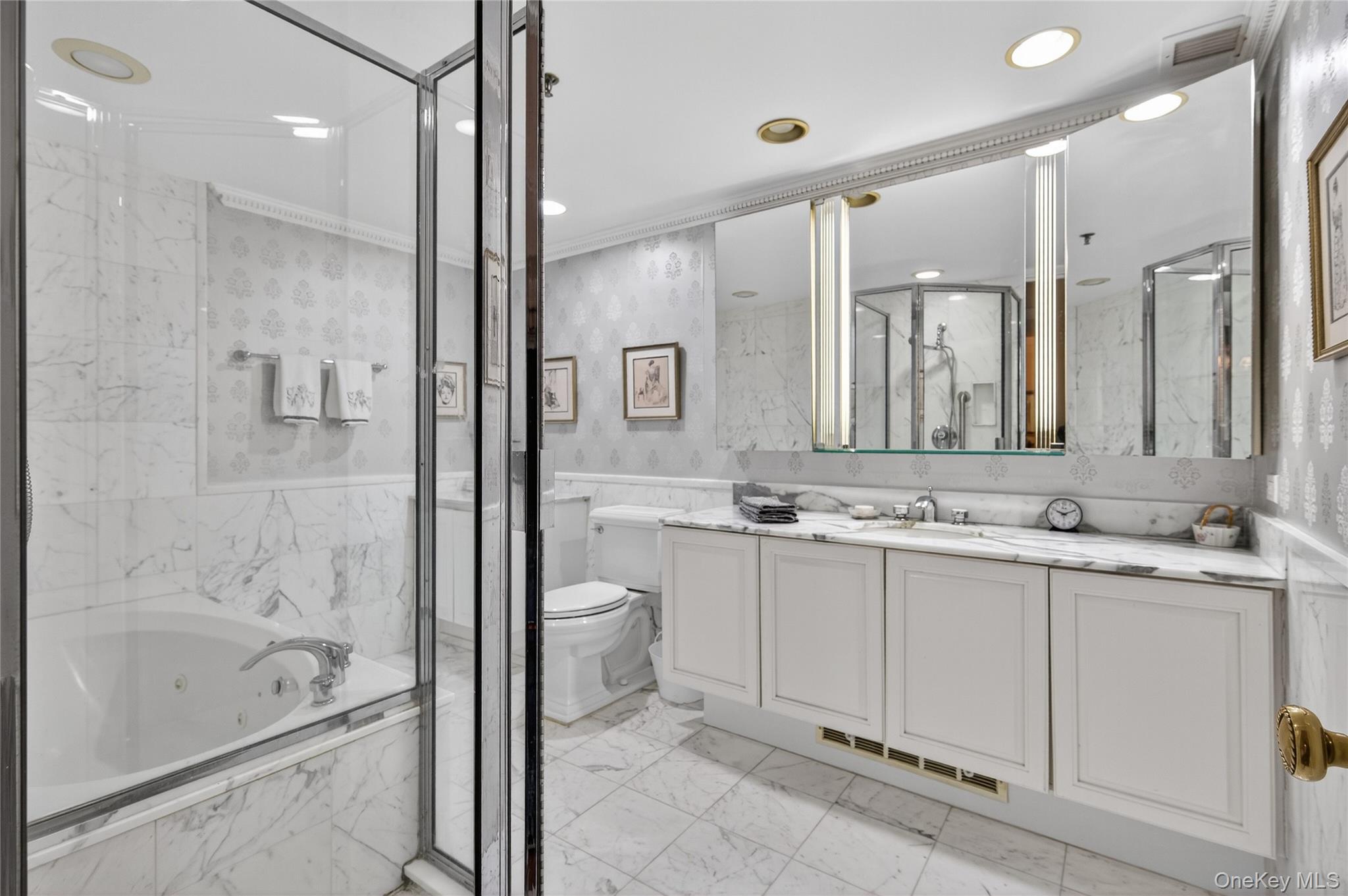 #20 photo, 100 Hilton Avenue, Garden City , NY 11530