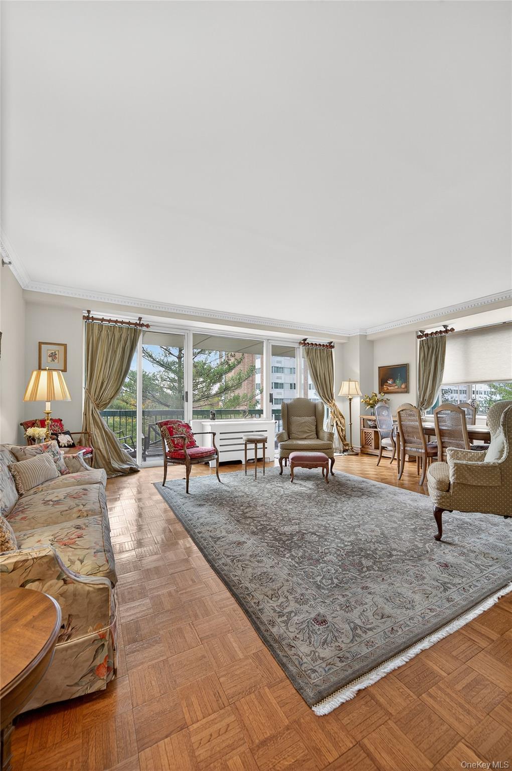 #4 photo, 100 Hilton Avenue, Garden City , NY 11530