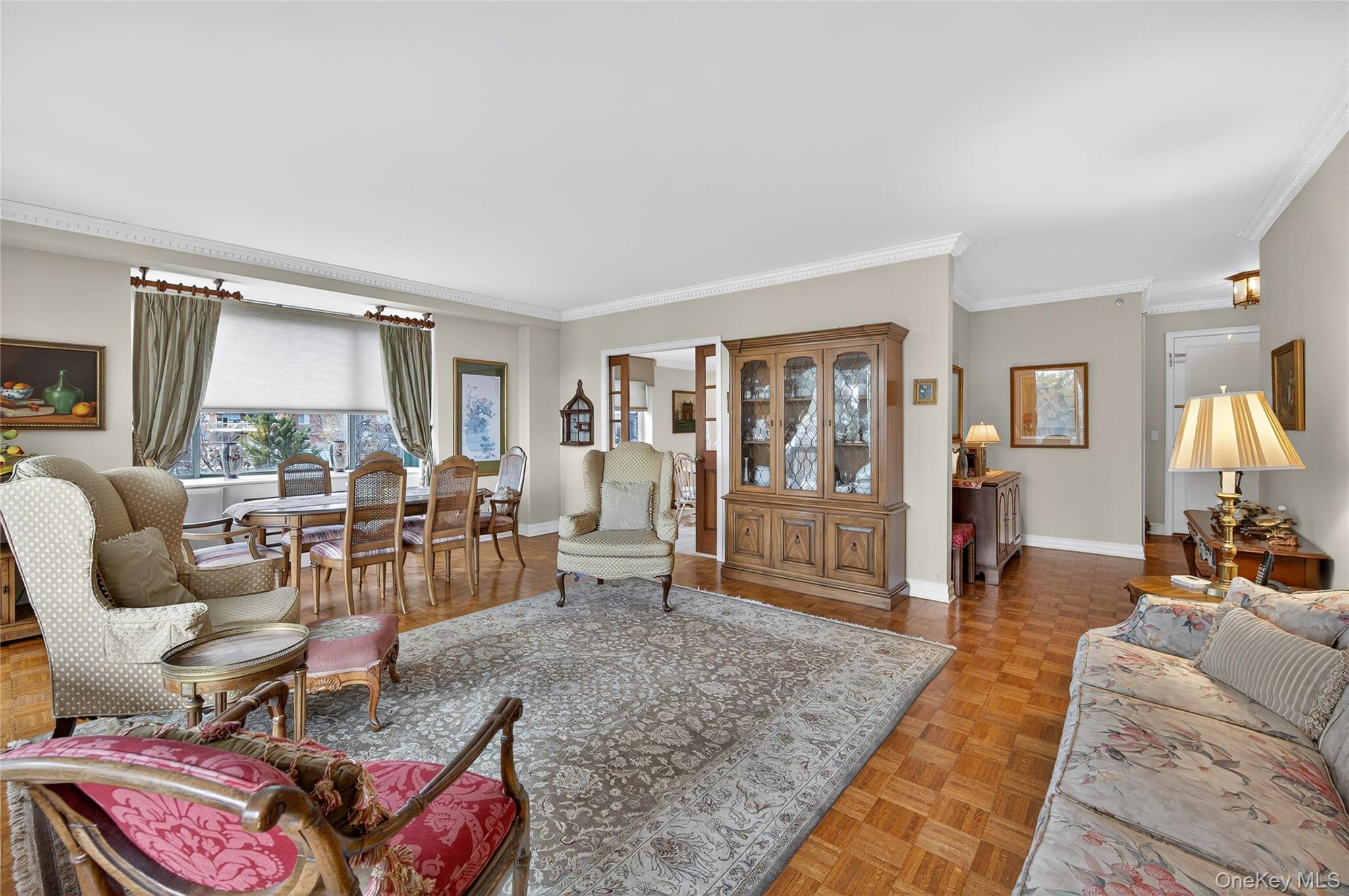 #5 photo, 100 Hilton Avenue, Garden City , NY 11530