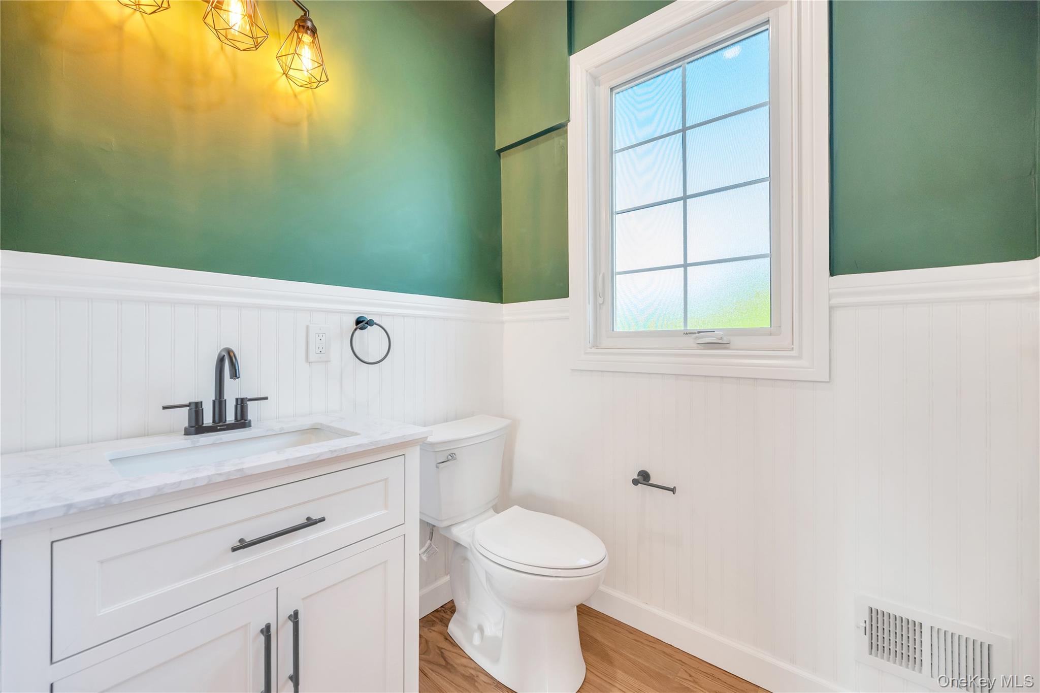 #11 photo, 123 Cayuga Avenue, Deer Park , NY 11729