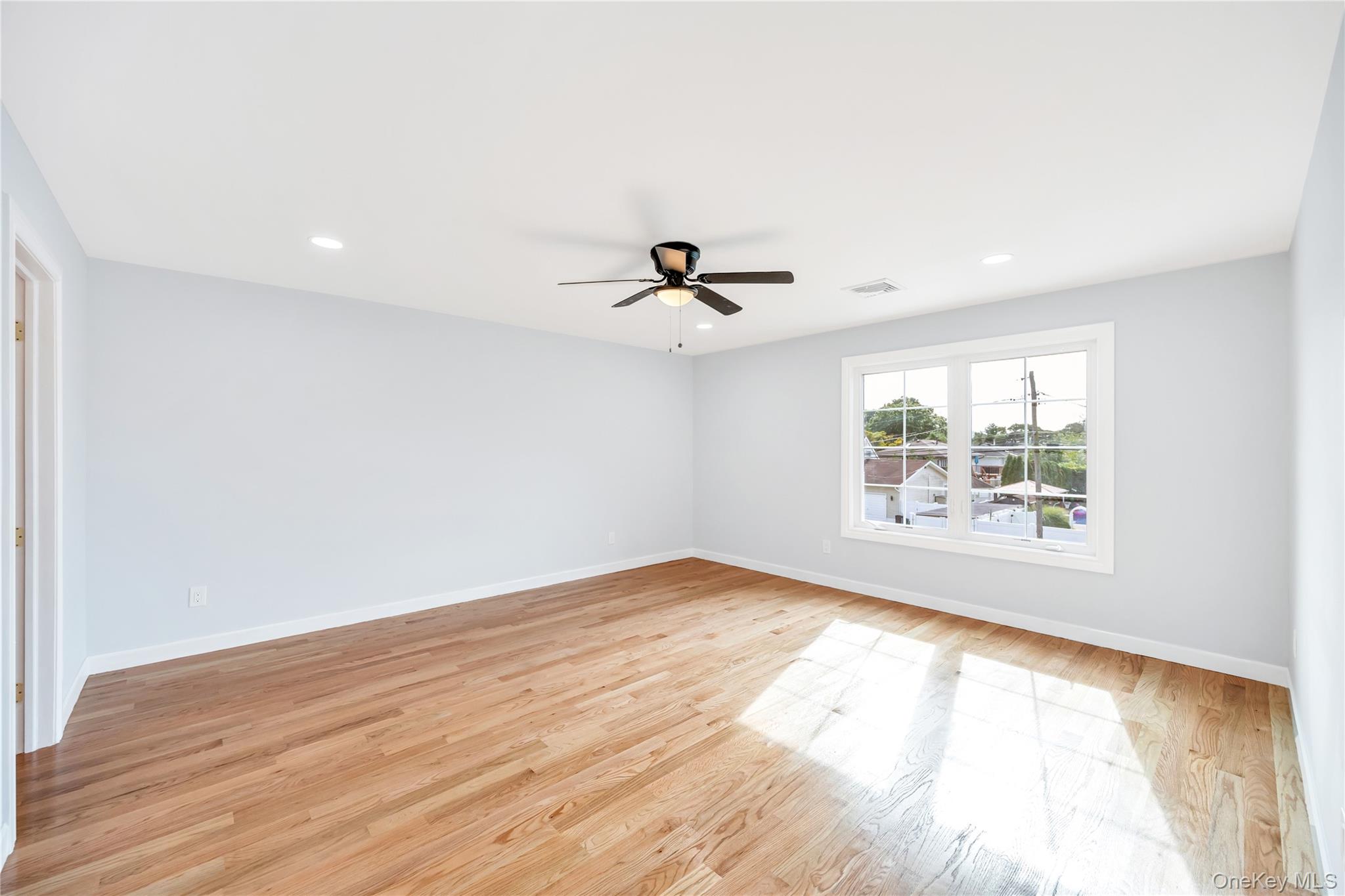 #14 photo, 123 Cayuga Avenue, Deer Park , NY 11729