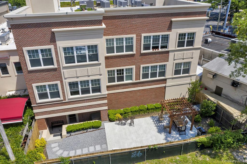 #11 photo, 425 New York Avenue, سوفولك Huntington , NY 11743