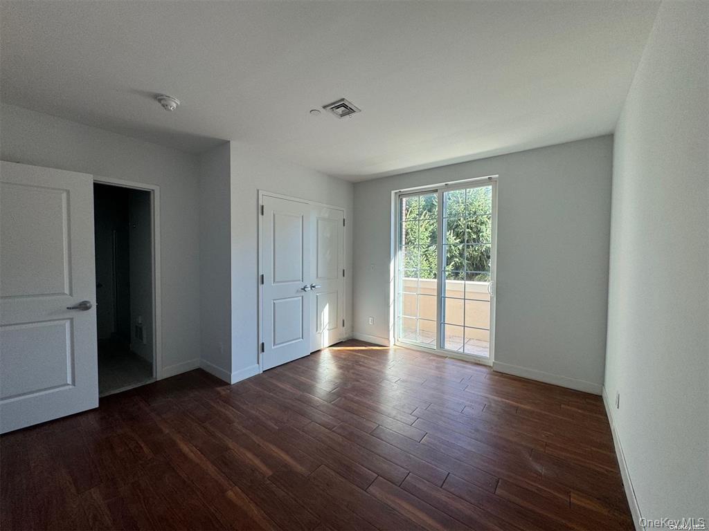 #4 photo, 425 New York Avenue, Huntington , NY 11743