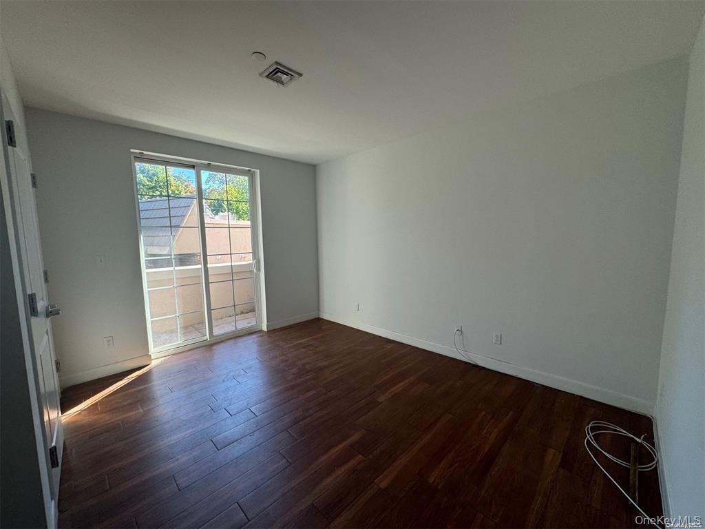 #5 photo, 425 New York Avenue, Huntington , NY 11743