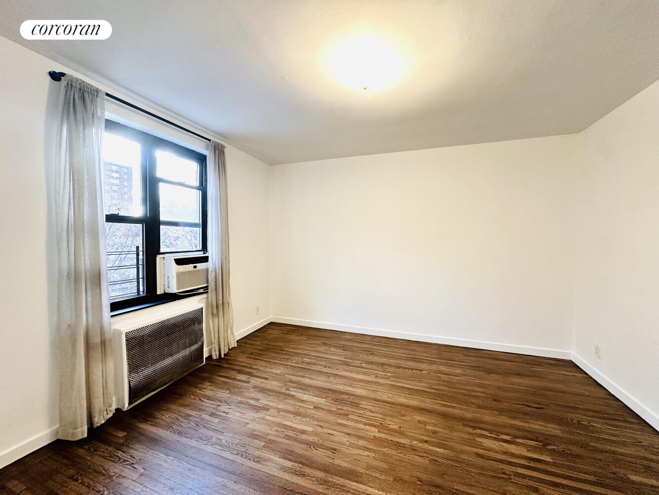 #3 photo, Woodside, Woodside , NY 11377