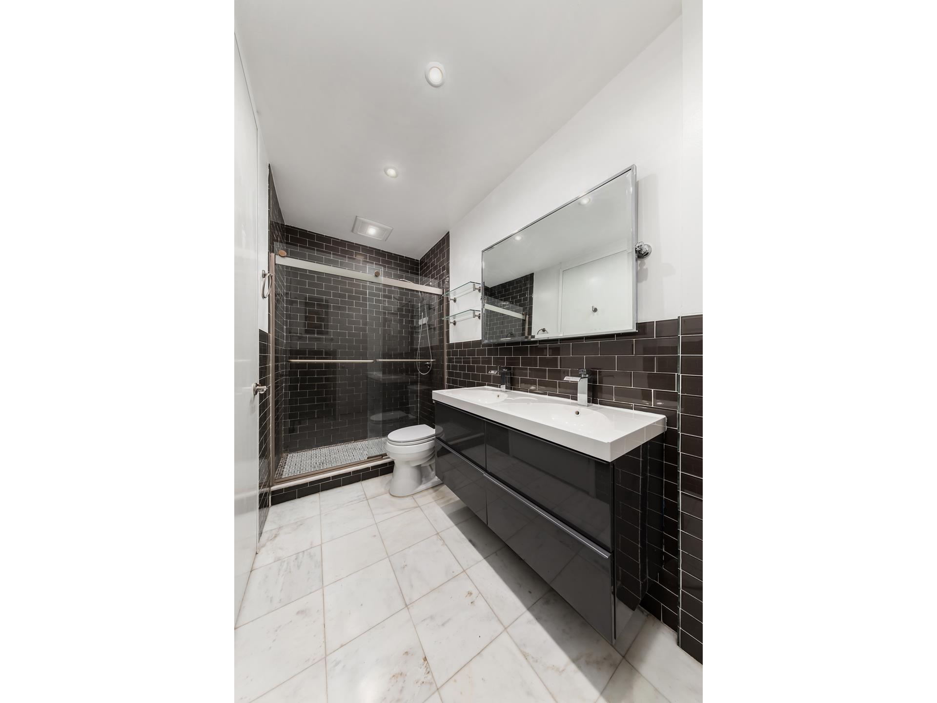 #5 photo, 393 W 49TH Street, Hells Kitchen , NY 10019