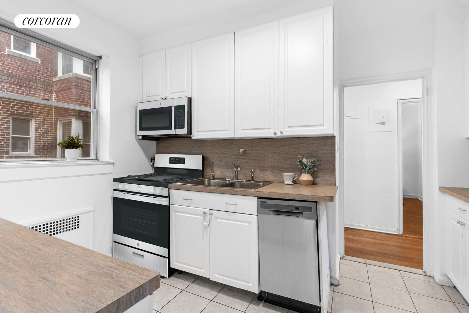 #4 photo, 920 E 17TH Street, Midwood , NY 11230