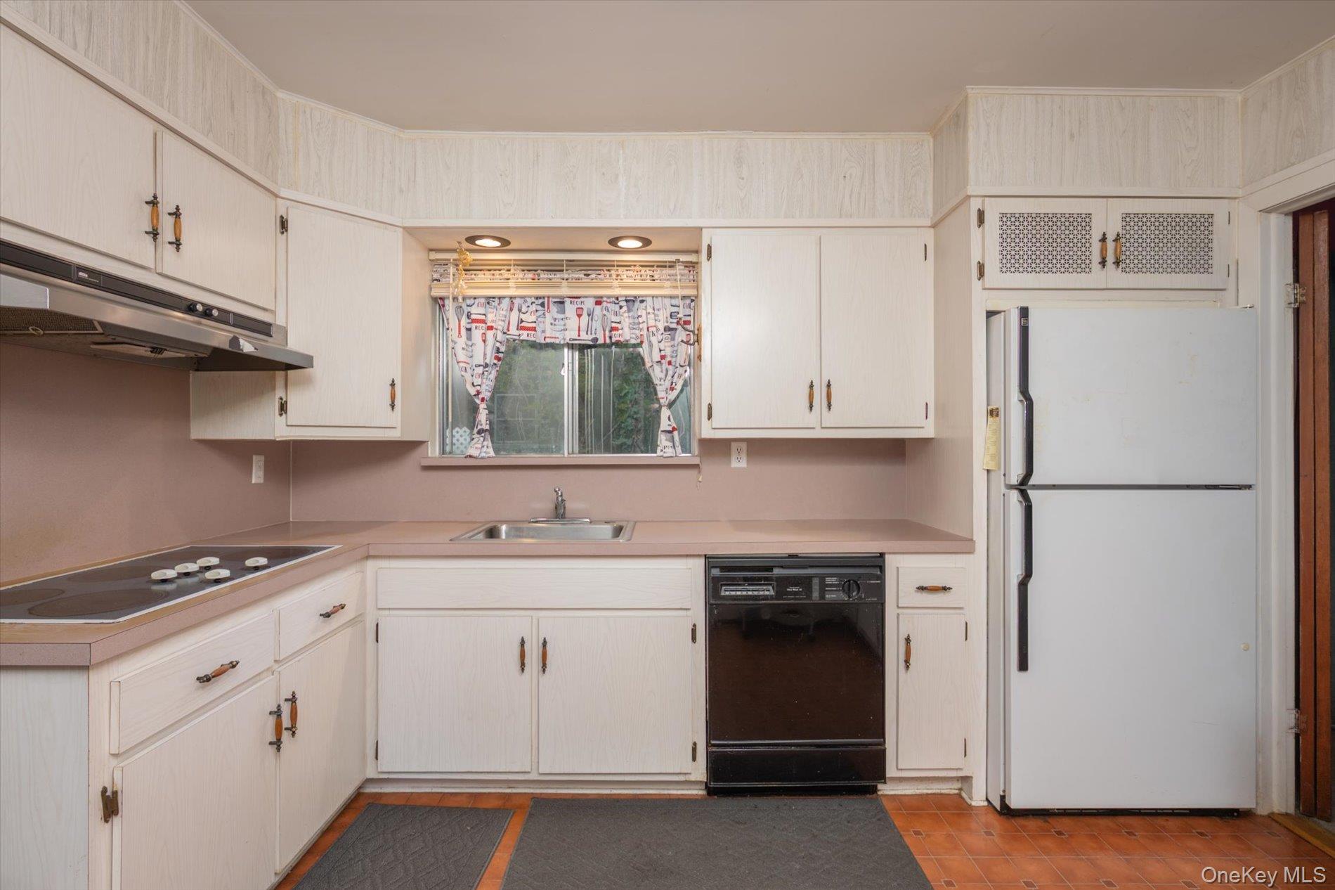 #5 photo, 256 Schenck Avenue, Great Neck , NY 11021