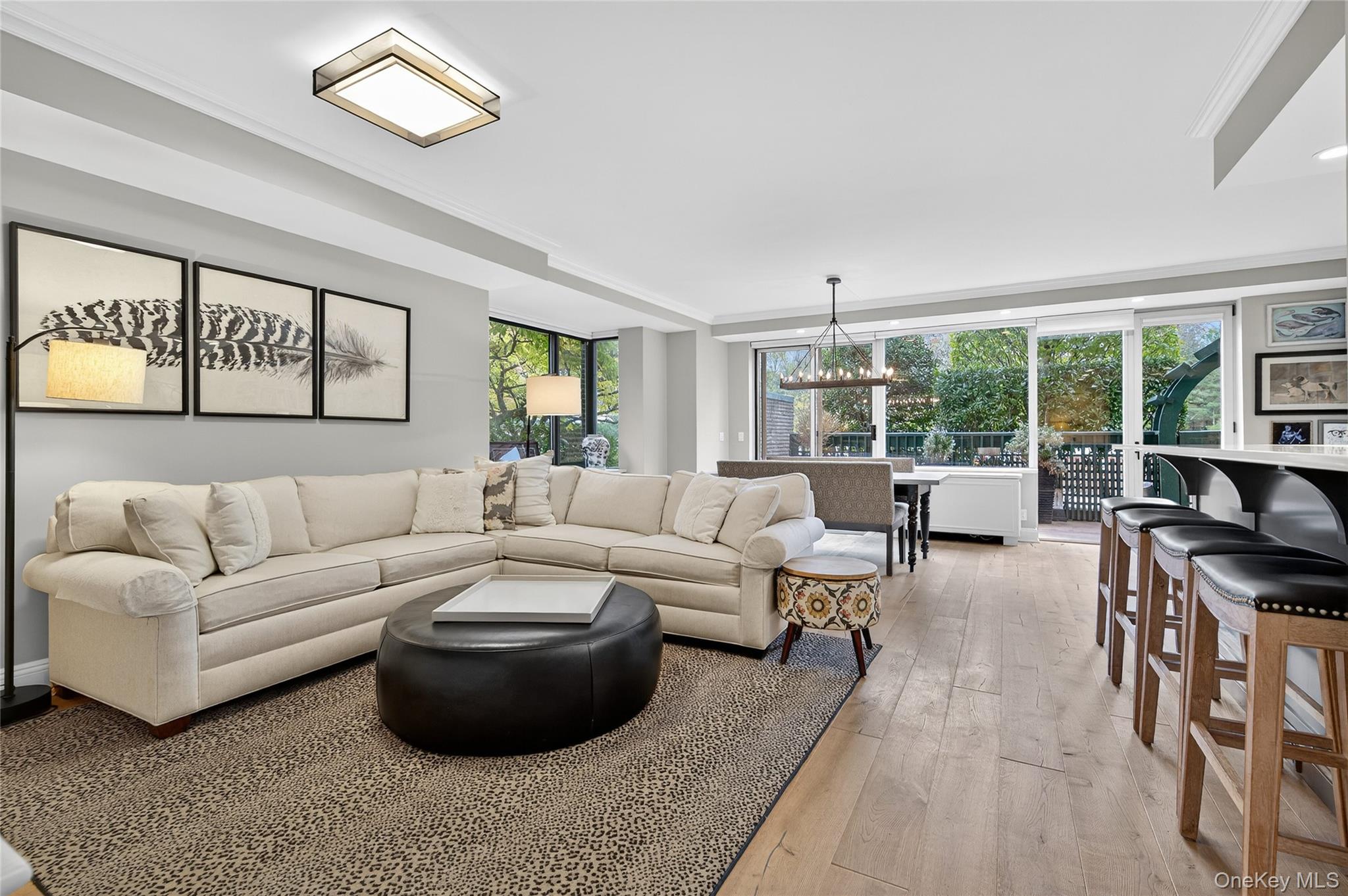 #1 photo, 100 Hilton Avenue, Garden City , NY 11530