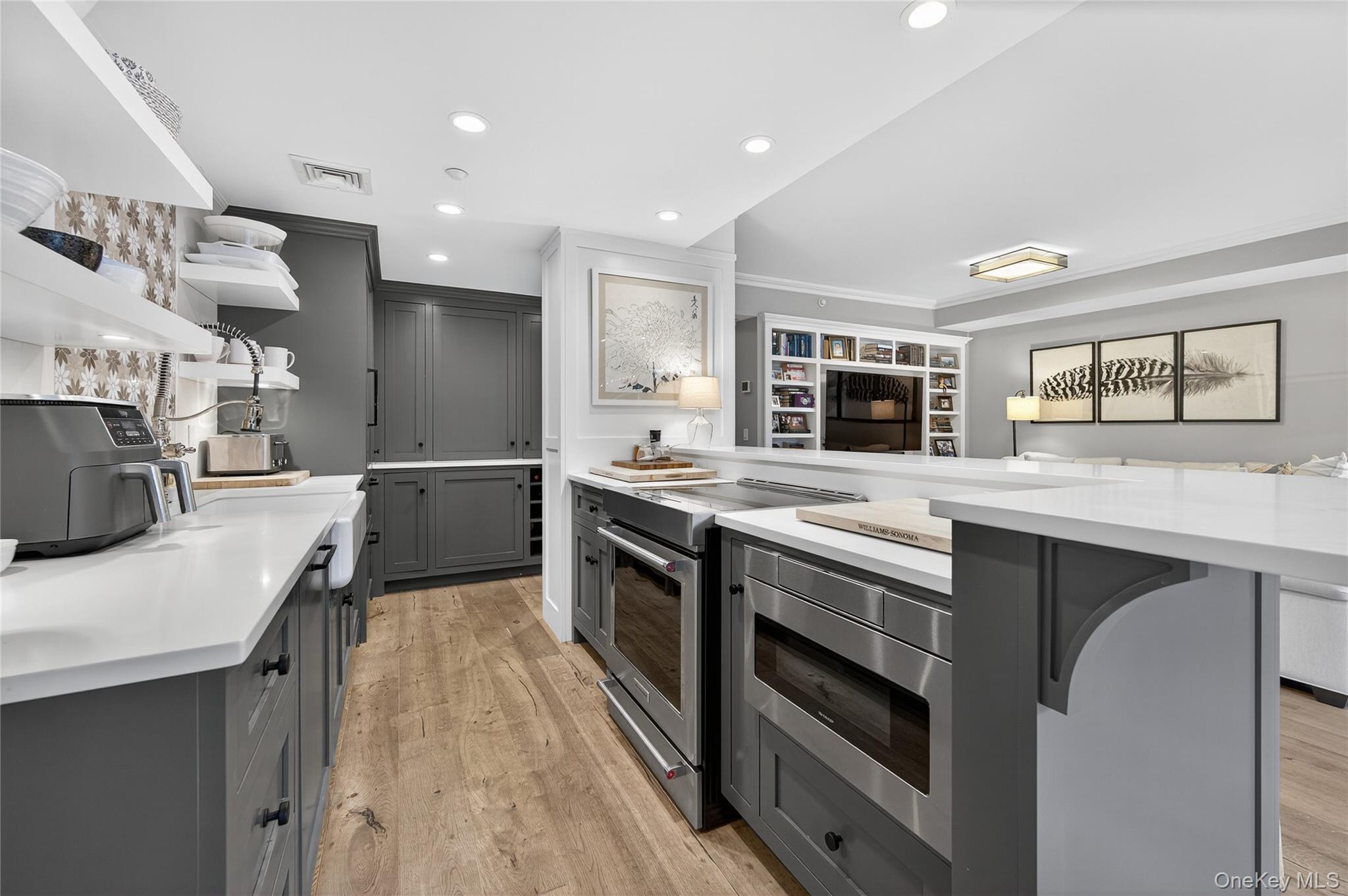 #12 photo, 100 Hilton Avenue, Garden City , NY 11530