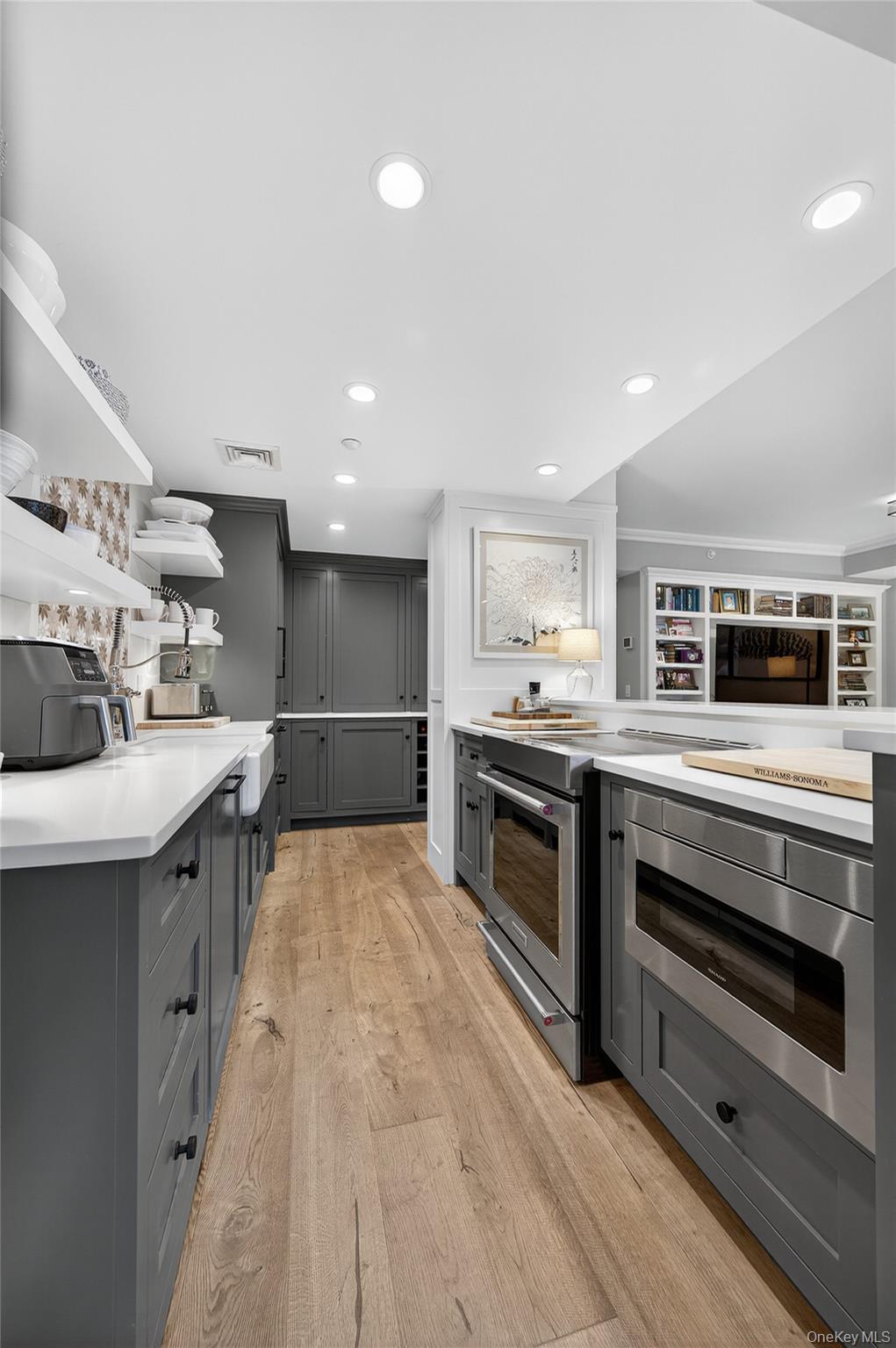 #13 photo, 100 Hilton Avenue, Garden City , NY 11530