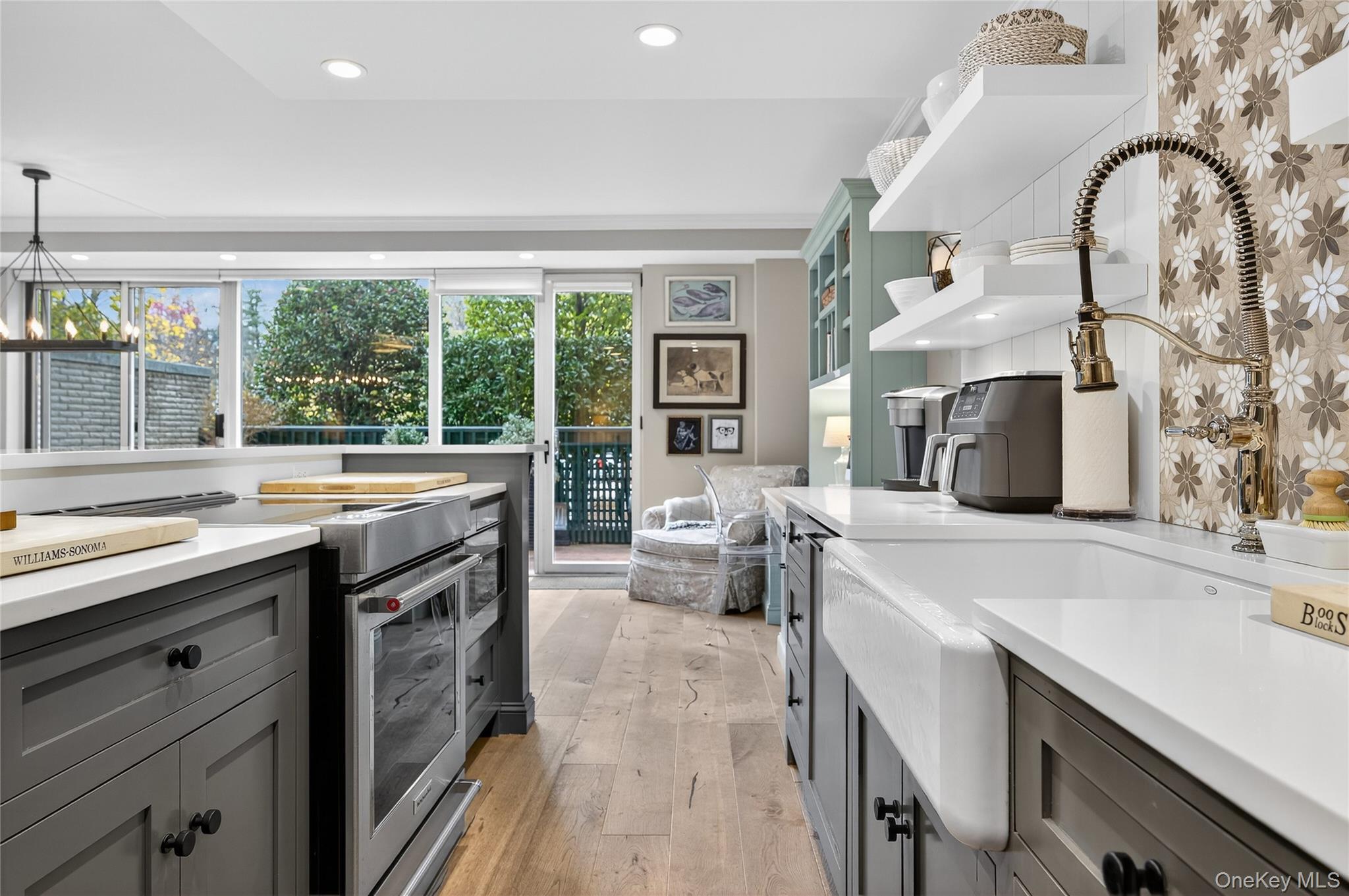 #15 photo, 100 Hilton Avenue, Garden City , NY 11530