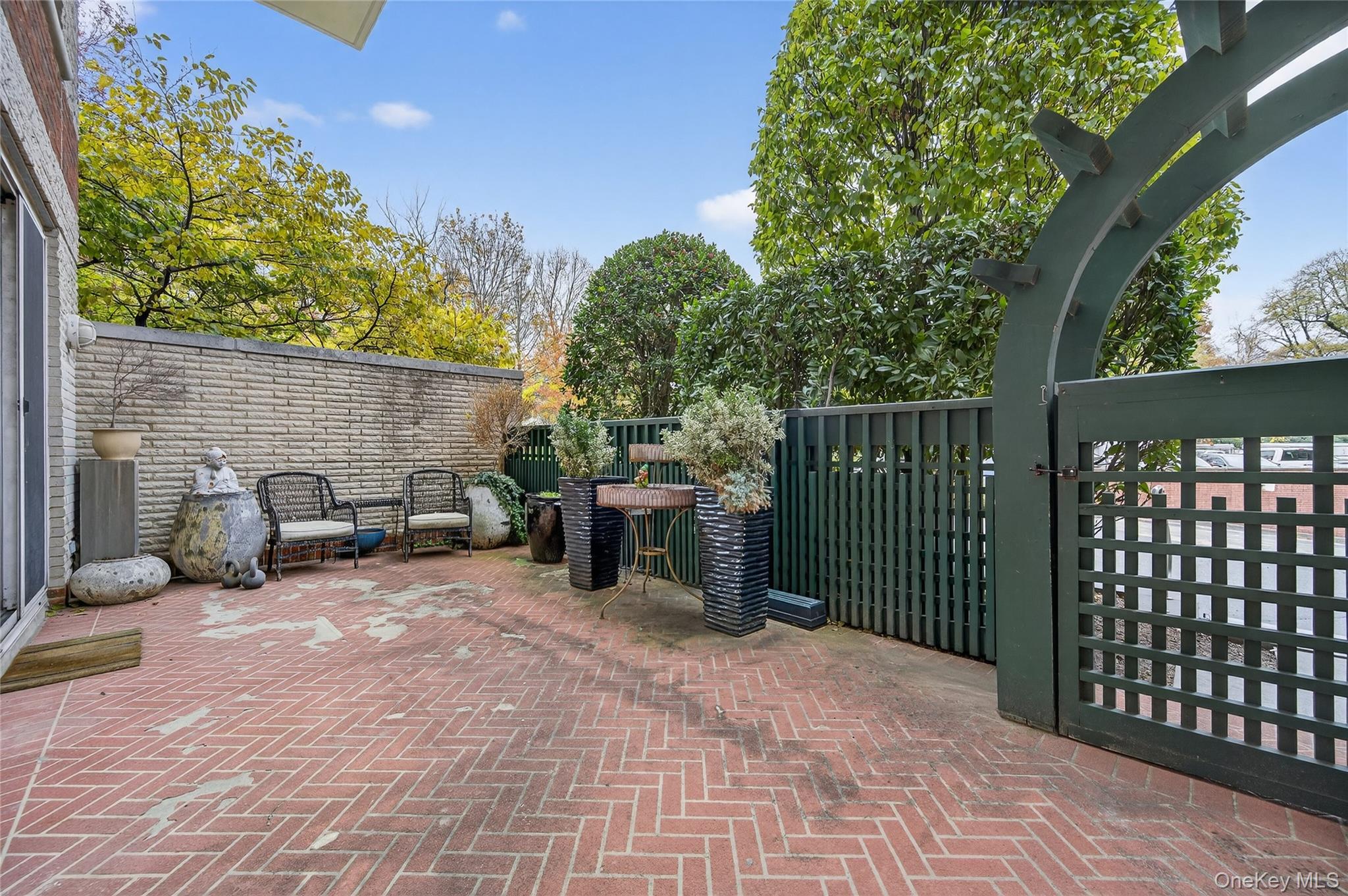 #17 photo, 100 Hilton Avenue, Garden City , NY 11530