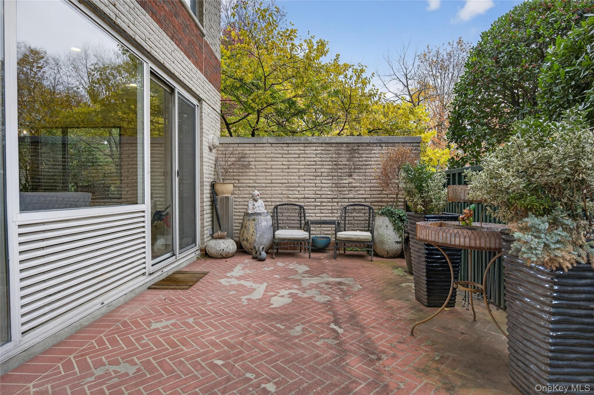 #18 photo, 100 Hilton Avenue, Garden City , NY 11530