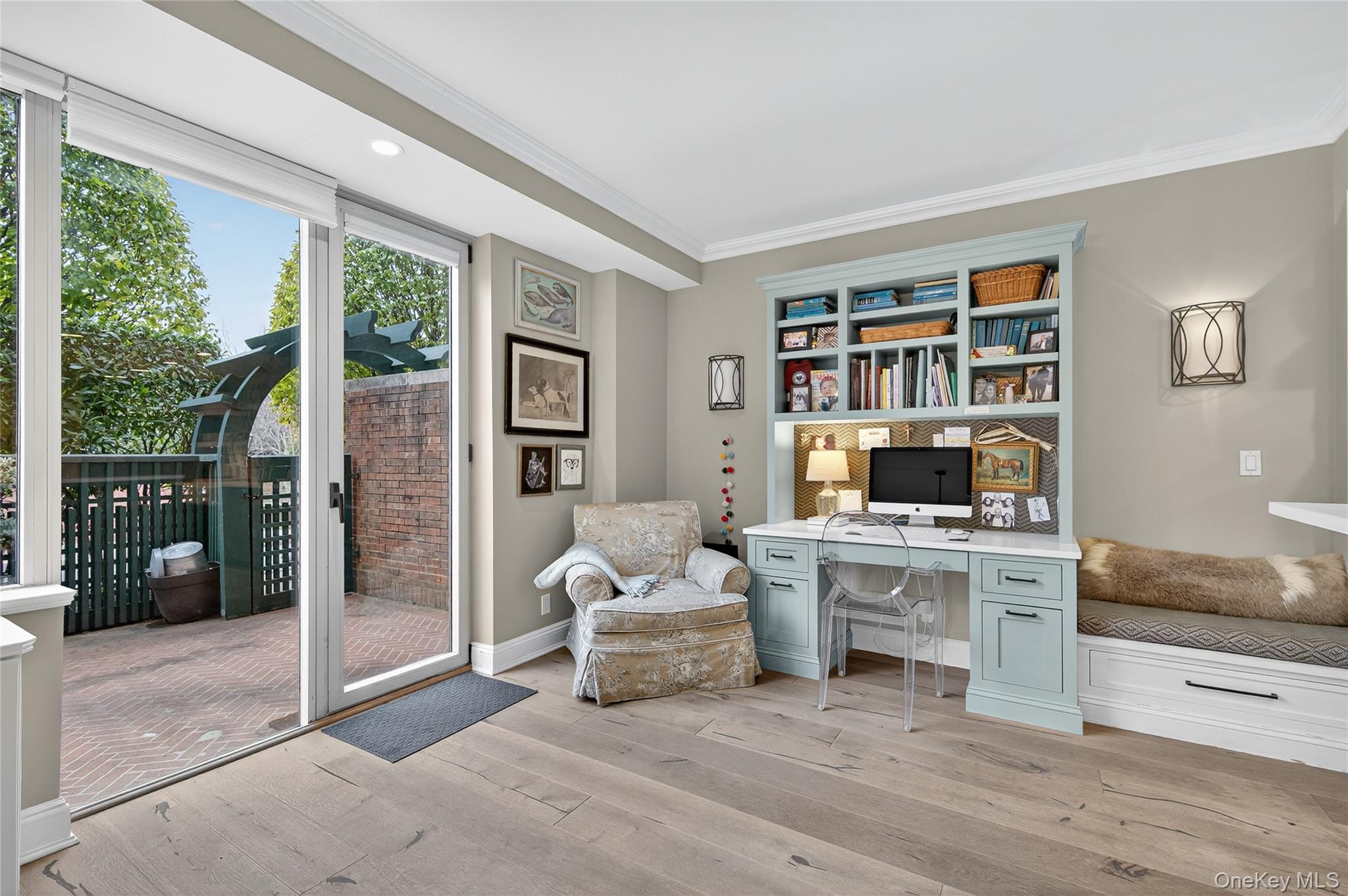 #5 photo, 100 Hilton Avenue, Garden City , NY 11530