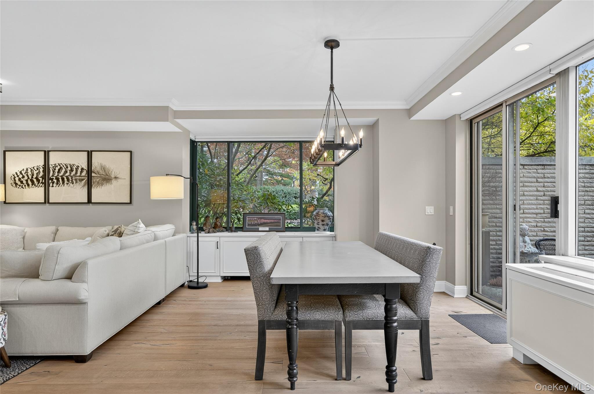 #8 photo, 100 Hilton Avenue, Garden City , NY 11530