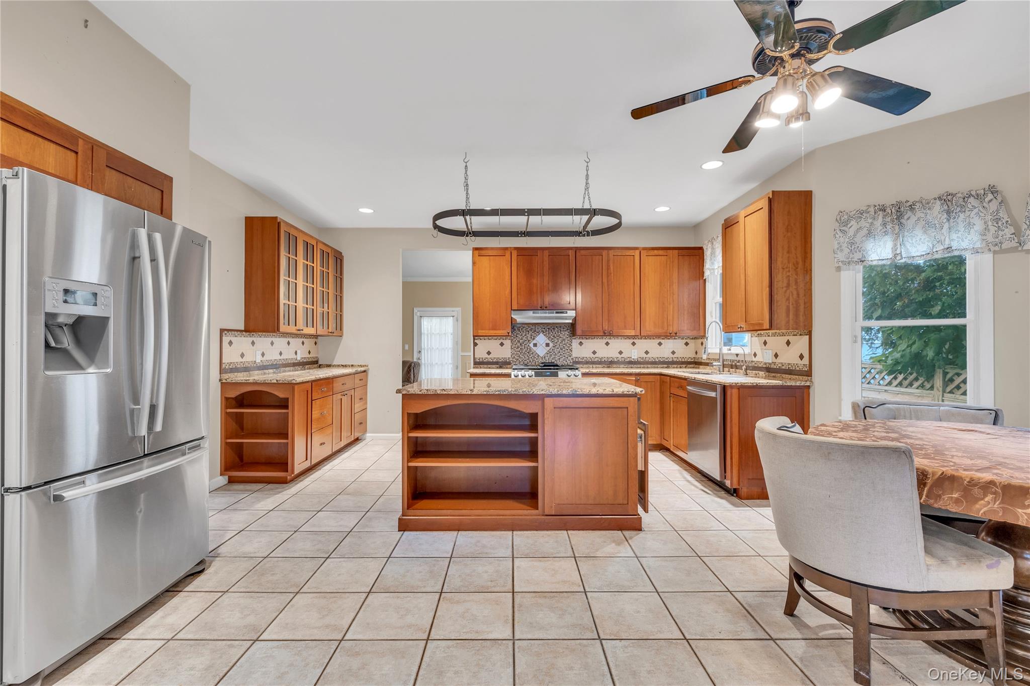 #11 photo, 124 Fleets Cove Road, Huntington , NY 11743