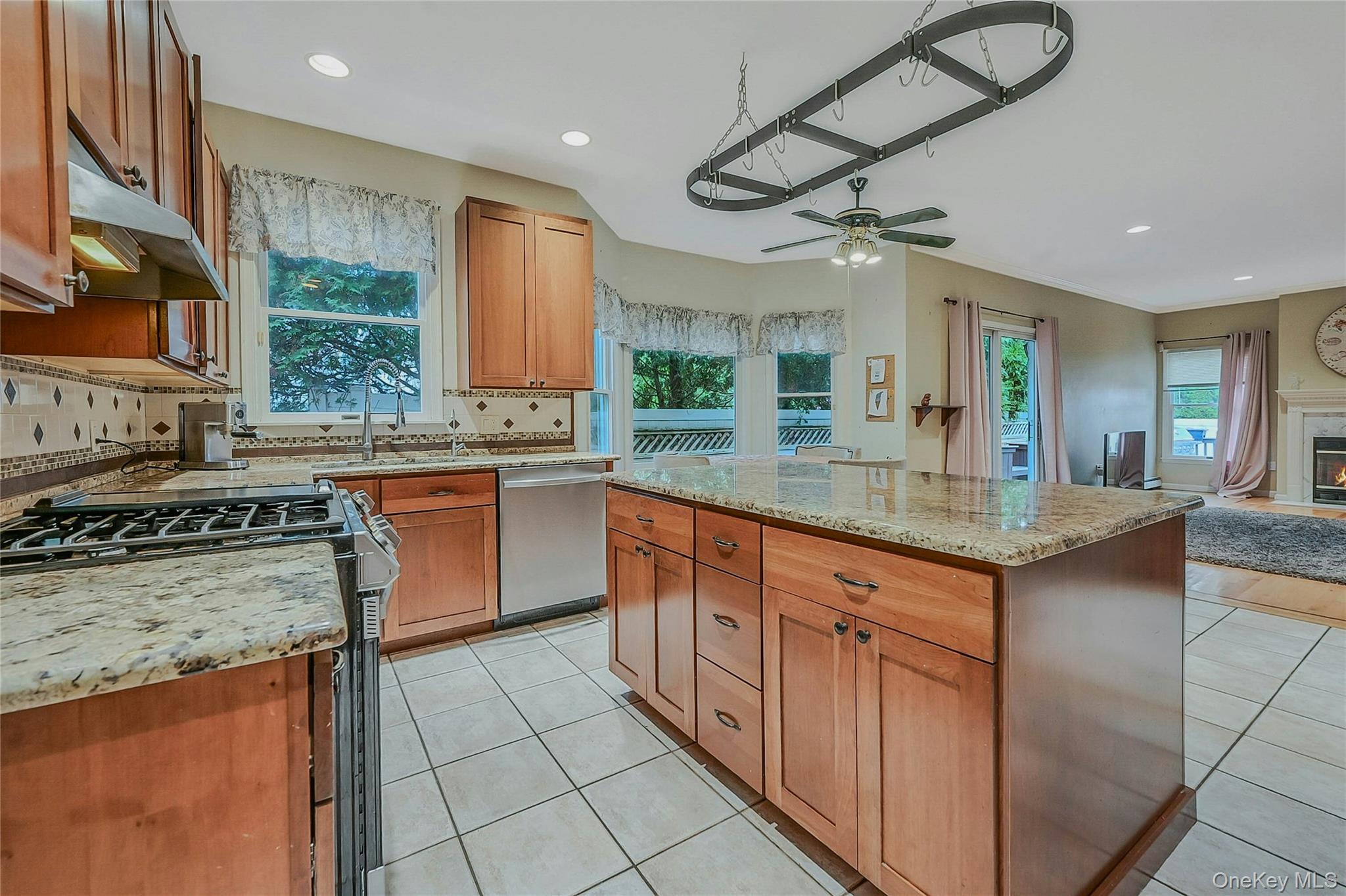 #14 photo, 124 Fleets Cove Road, Huntington , NY 11743