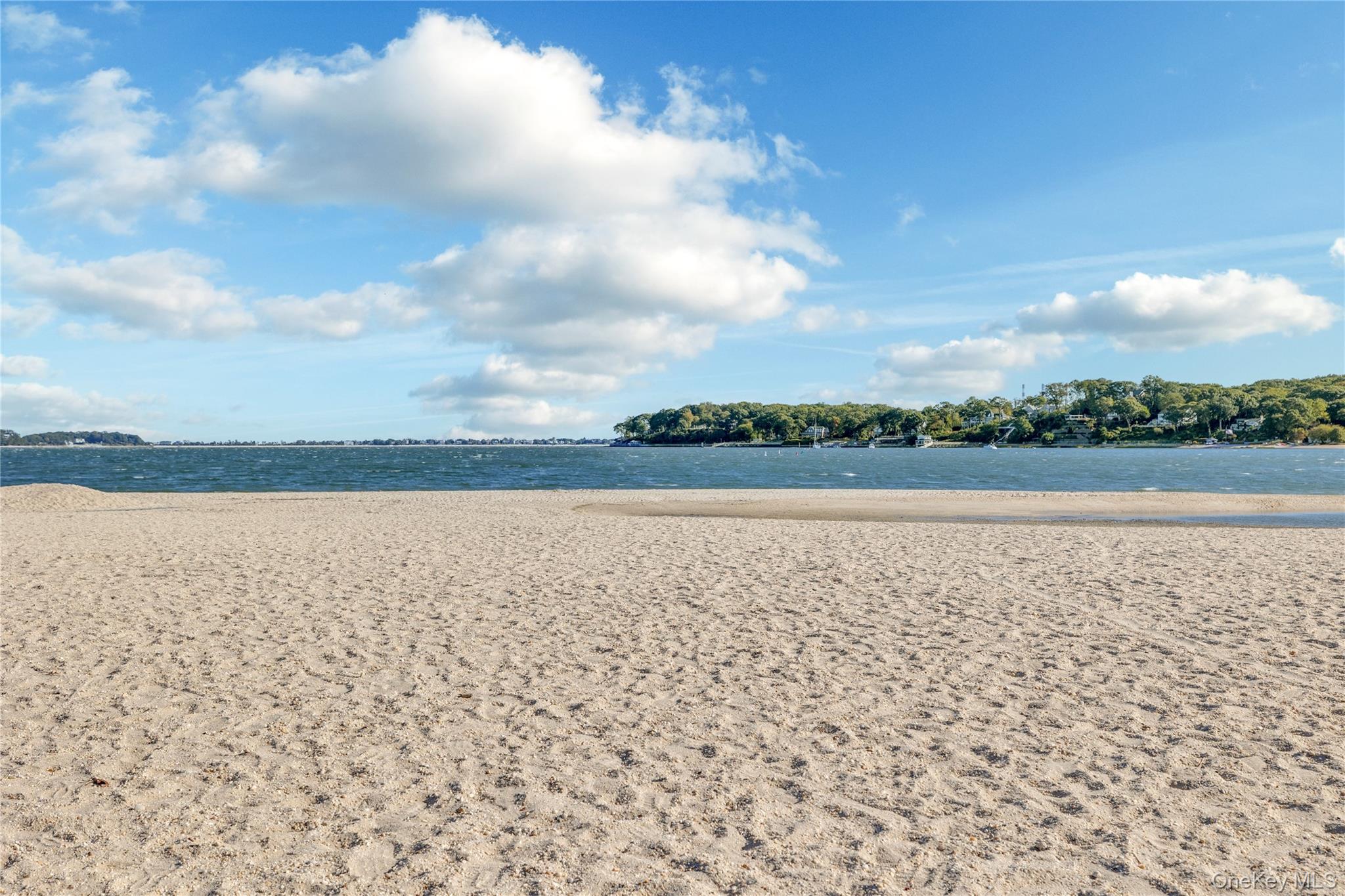 #3 photo, 124 Fleets Cove Road, Huntington , NY 11743