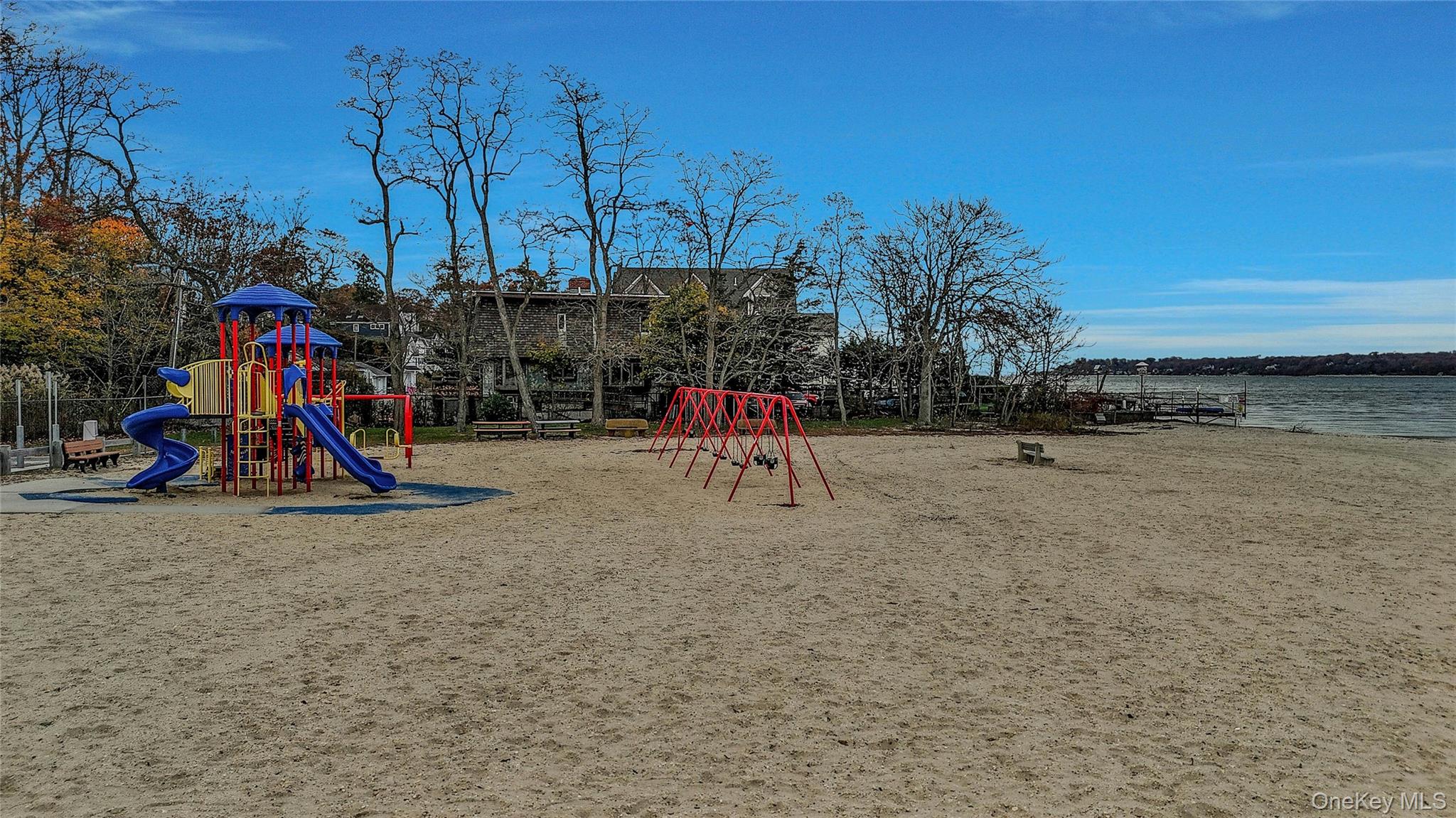 #4 photo, 124 Fleets Cove Road, Huntington , NY 11743