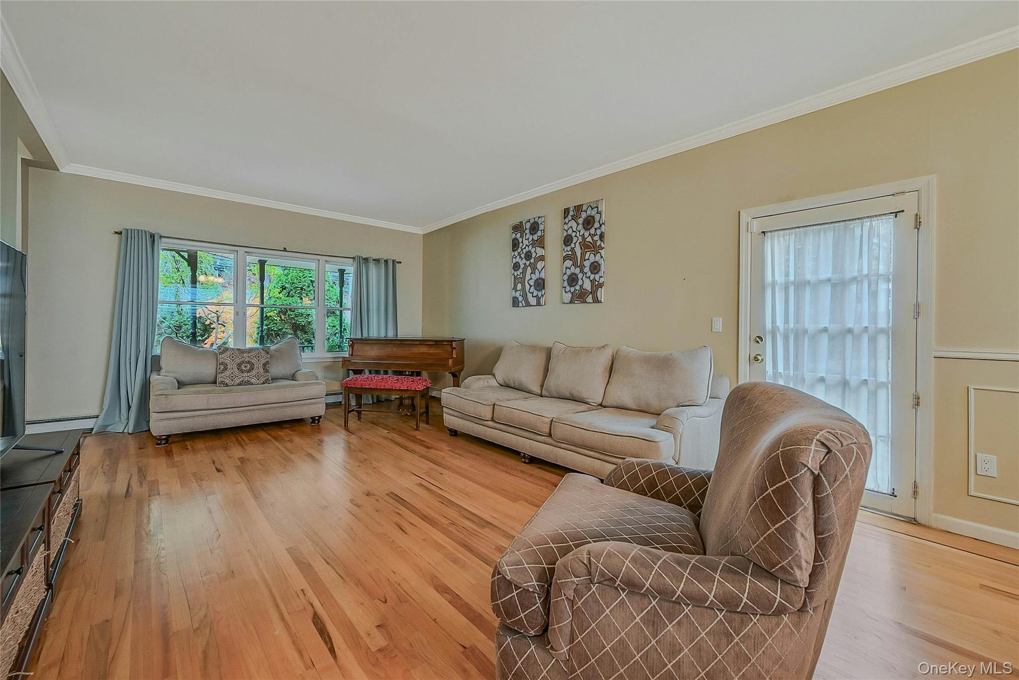 #8 photo, 124 Fleets Cove Road, Huntington , NY 11743