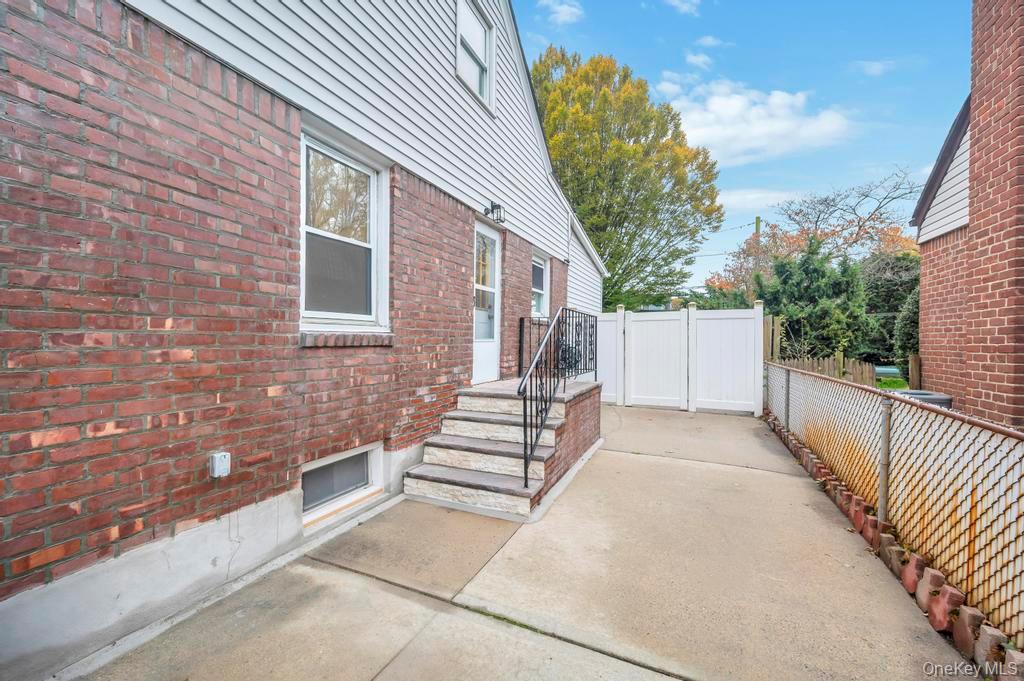 #18 photo, 5 Edward Avenue, Hicksville , NY 11801