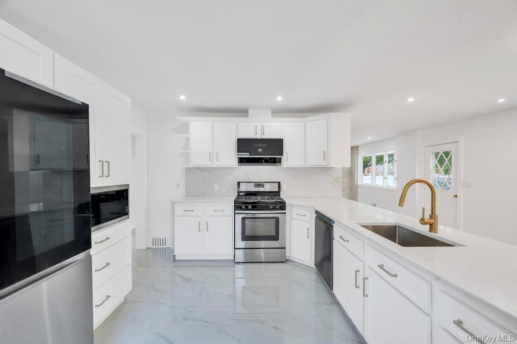 #8 photo, 5 Edward Avenue, Hicksville , NY 11801