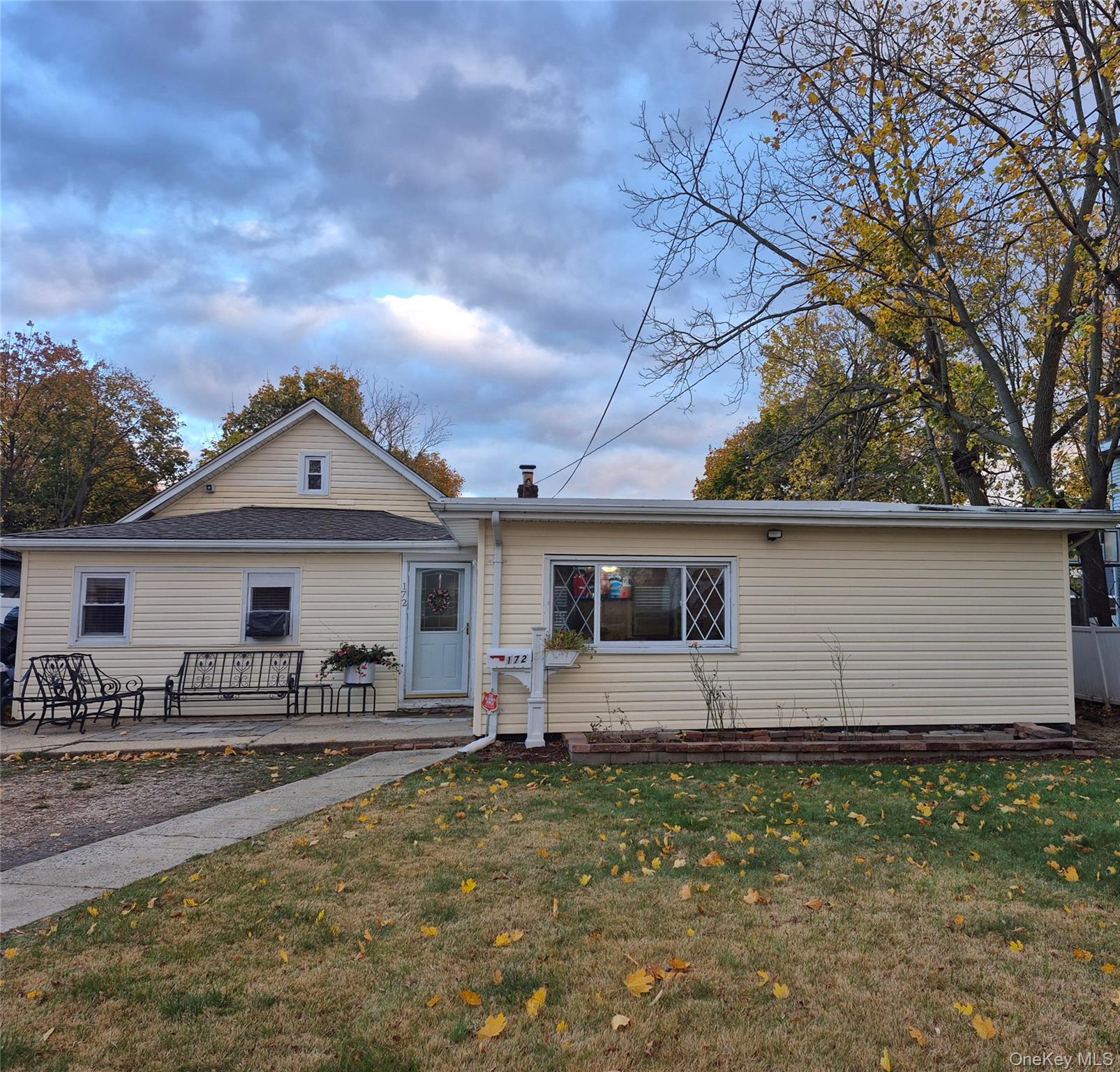 #2 photo, 172 Argyle Avenue, Uniondale , NY 11553