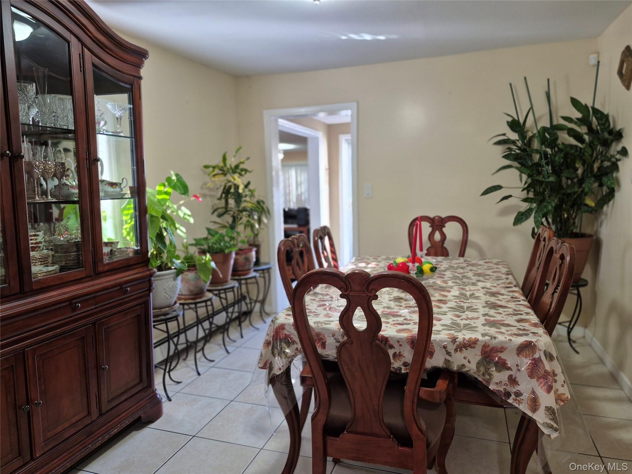 #5 photo, 172 Argyle Avenue, Uniondale , NY 11553