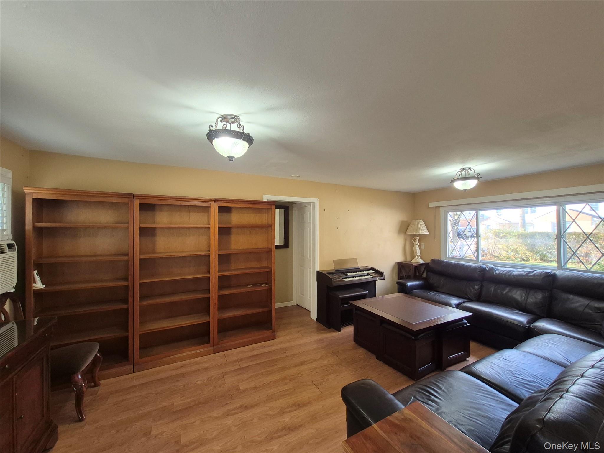 #8 photo, 172 Argyle Avenue, Uniondale , NY 11553