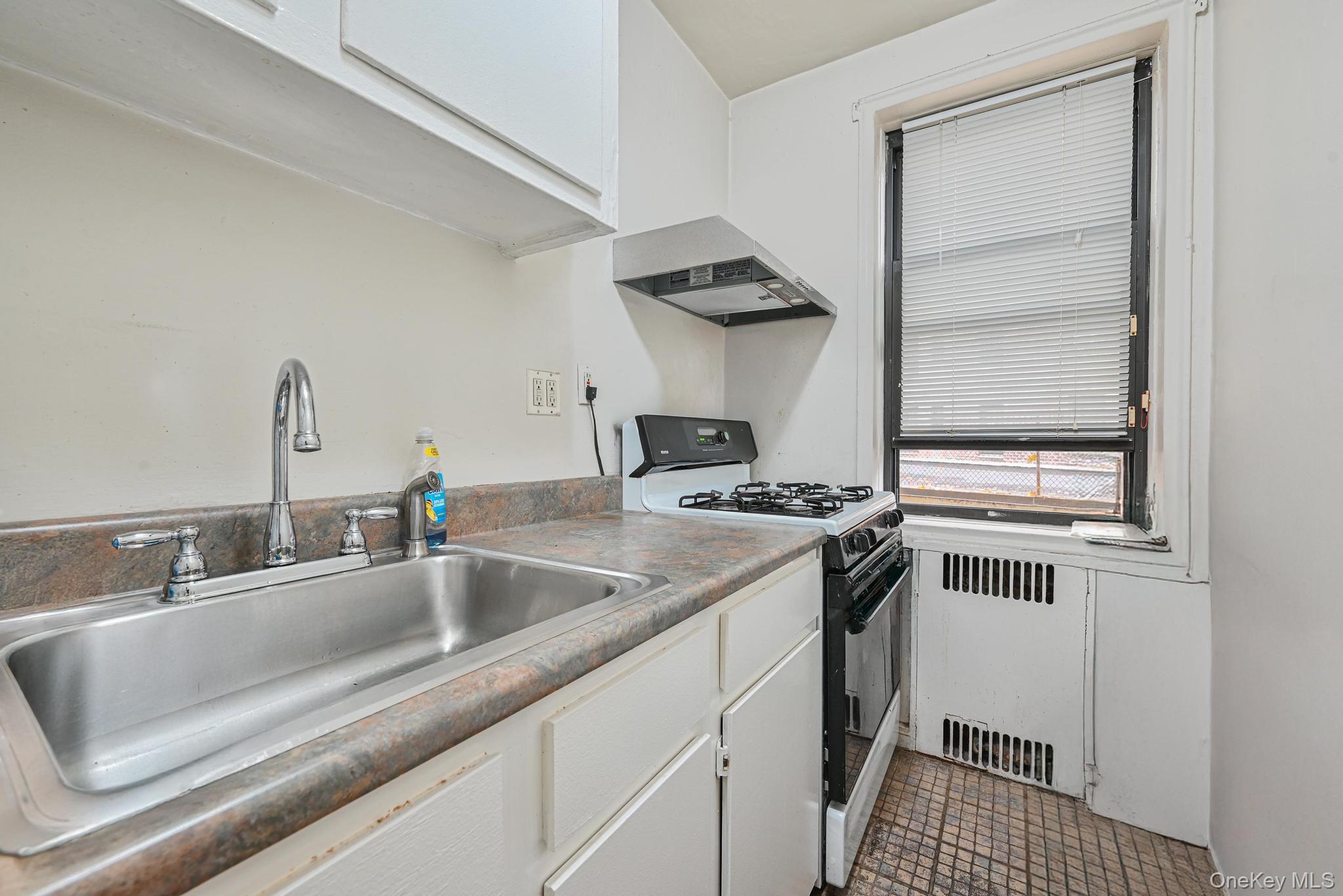 #10 photo, 139-06 Pershing Crescent, Briarwood , NY 11435