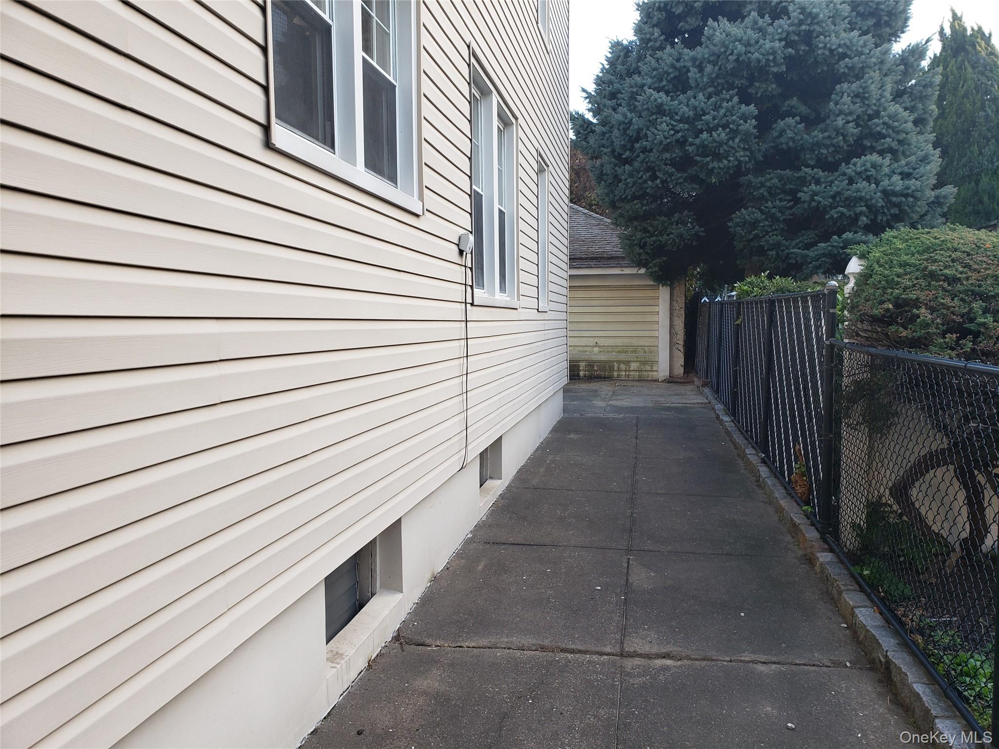 #19 photo, 61-54 56th Avenue, Maspeth , NY 11378