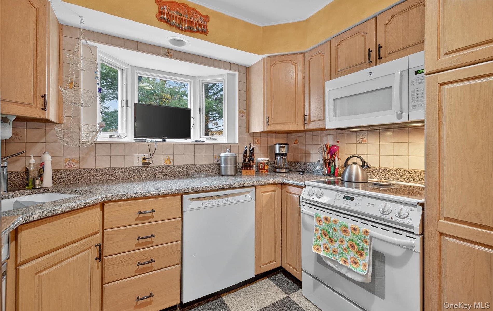 #12 photo, 15 Duke Place, Glen Cove , NY 11542