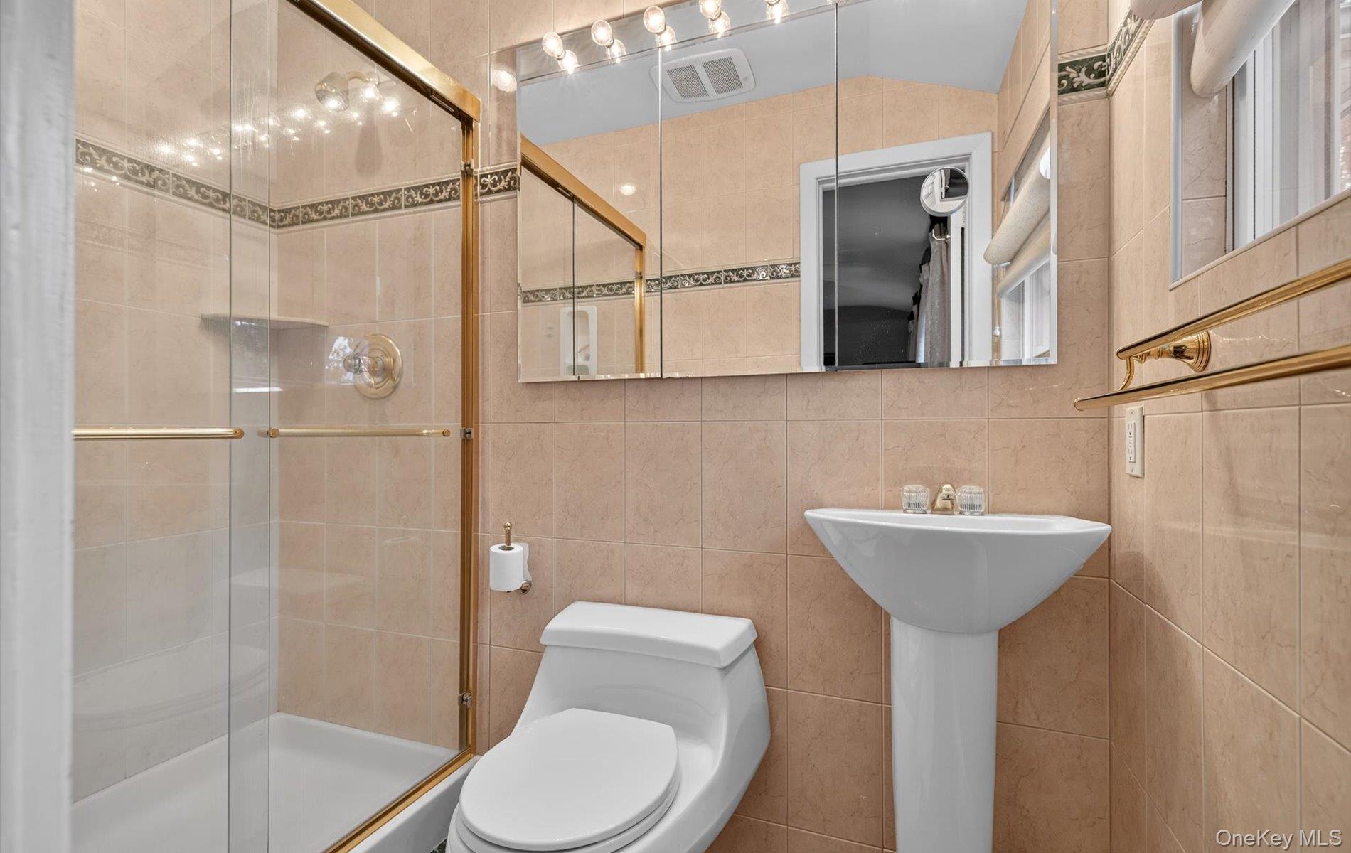 #18 photo, 15 Duke Place, Glen Cove , NY 11542