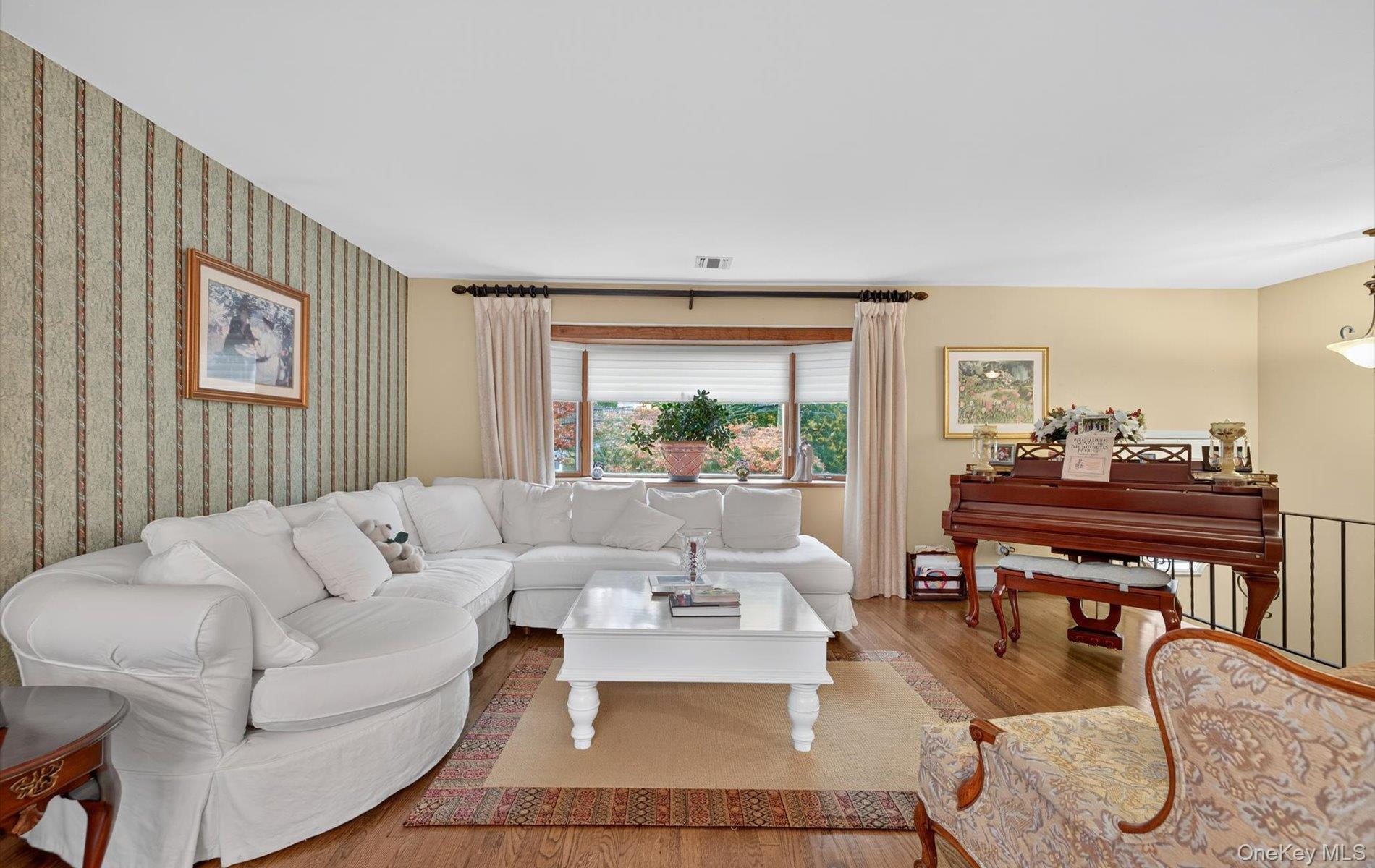 #8 photo, 15 Duke Place, Glen Cove , NY 11542