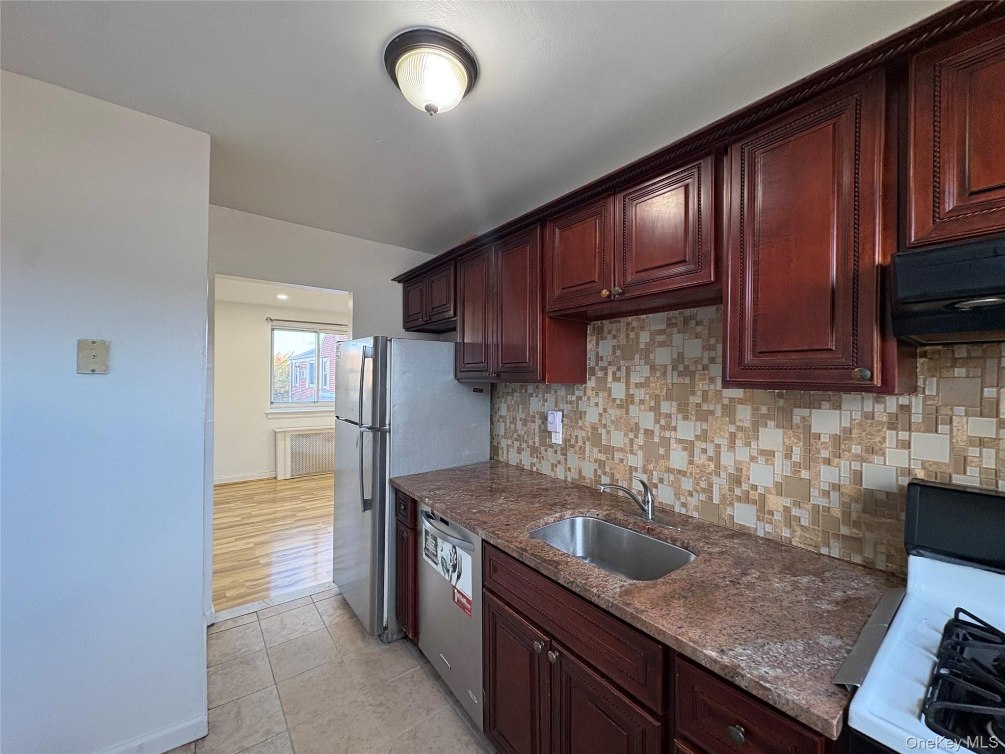 #3 photo, 245-39 76th Avenue, Glen Oaks , NY 11426