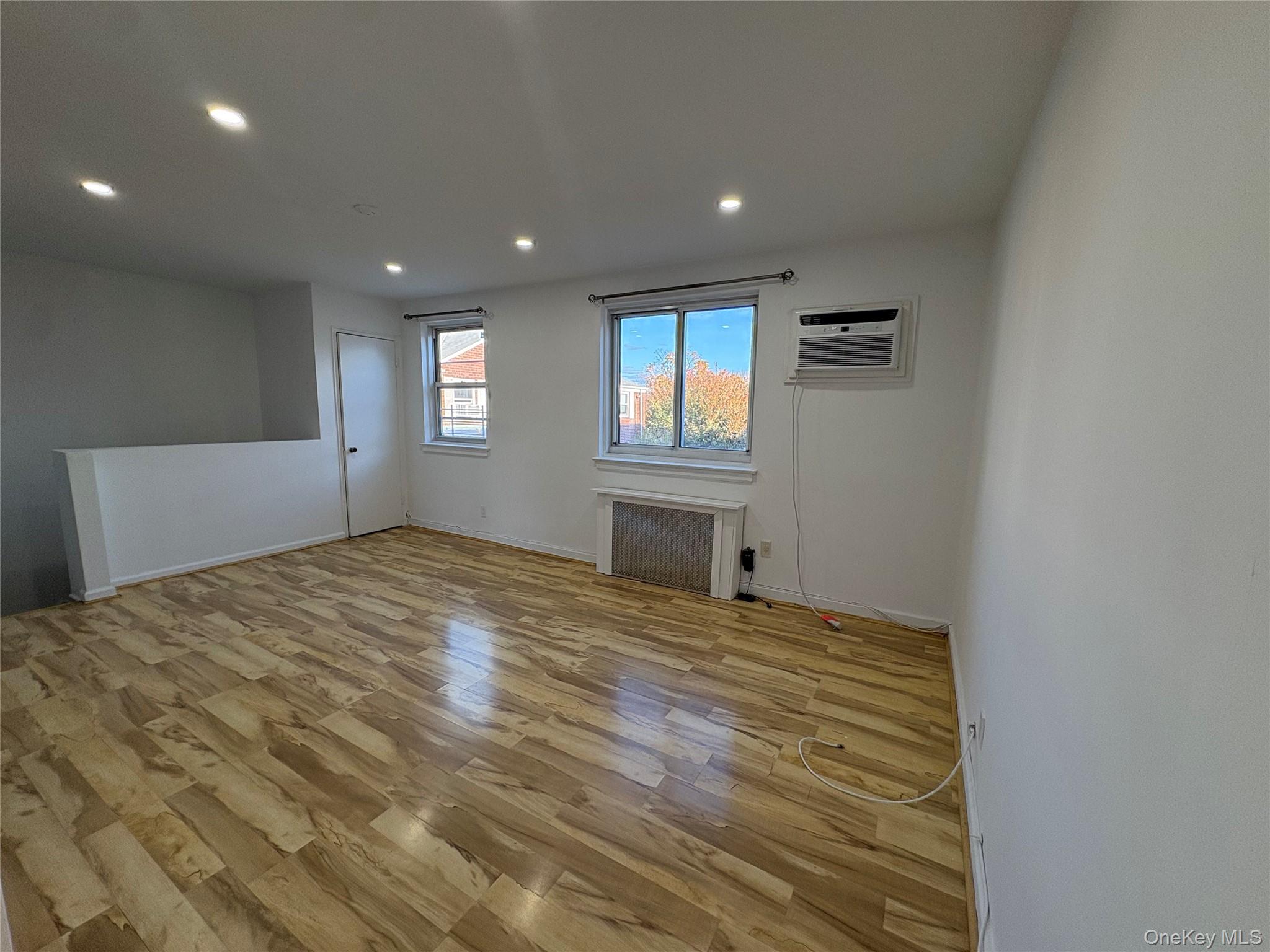 #5 photo, 245-39 76th Avenue, Glen Oaks , NY 11426