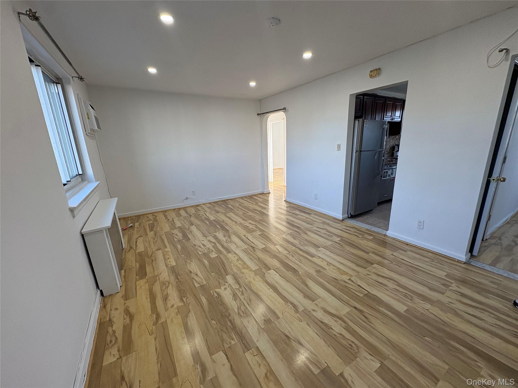 #6 photo, 245-39 76th Avenue, Glen Oaks , NY 11426