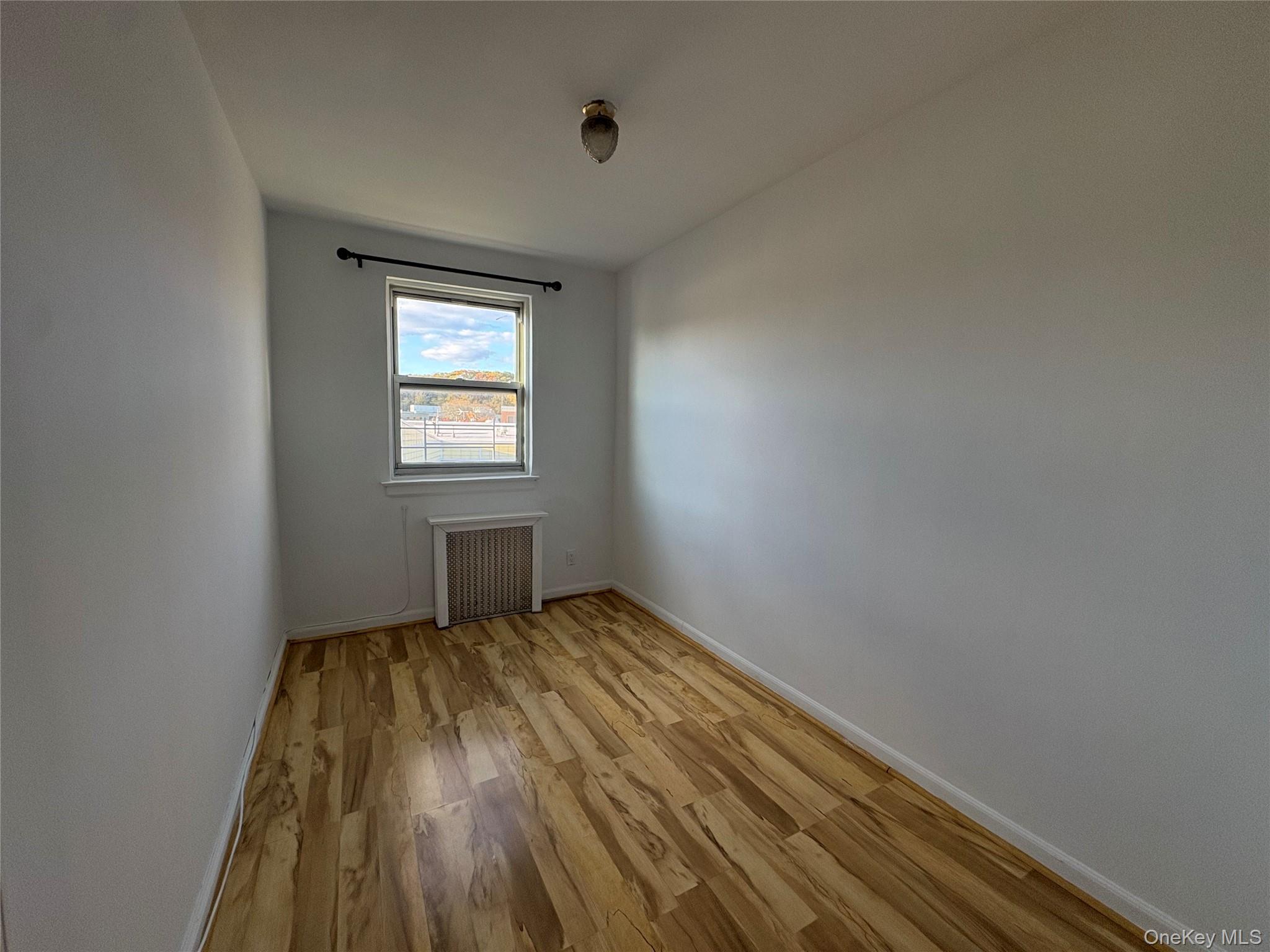 #8 photo, 245-39 76th Avenue, Glen Oaks , NY 11426