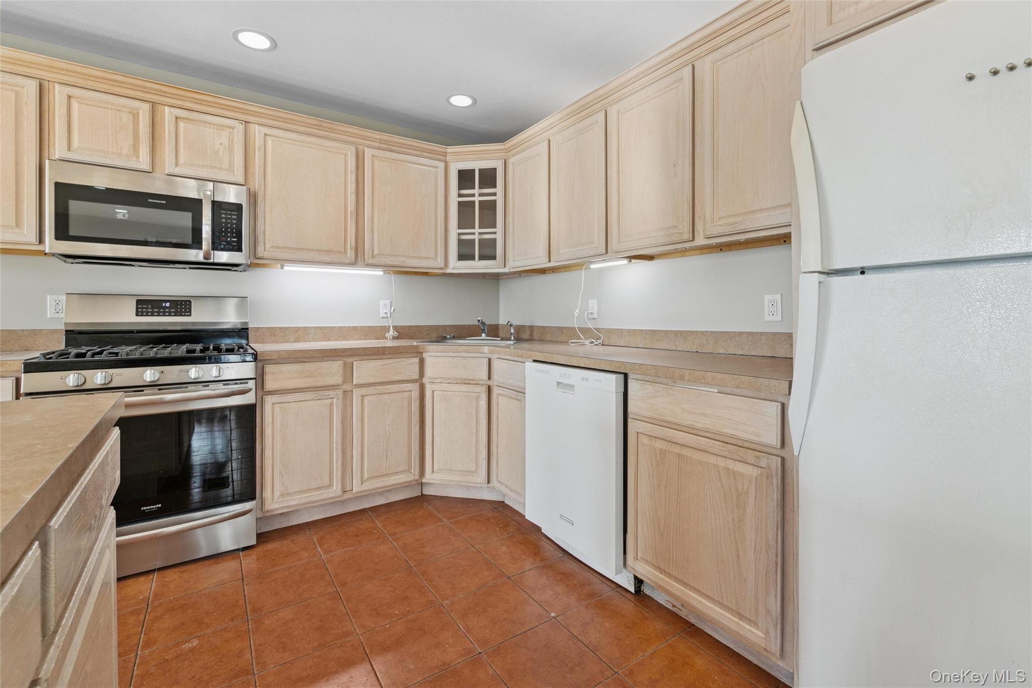 #10 photo, 706 Willow Pond Drive, Riverhead , NY 11901