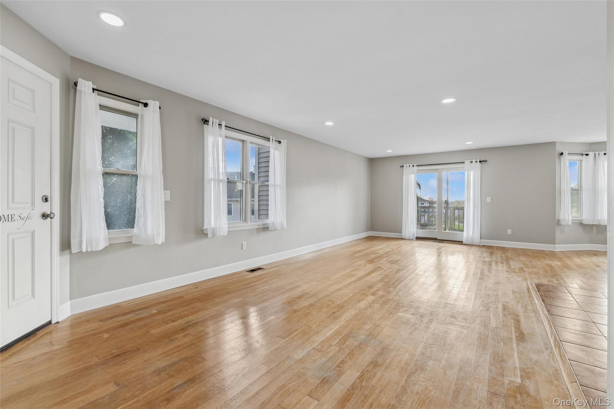 #5 photo, 706 Willow Pond Drive, Riverhead , NY 11901