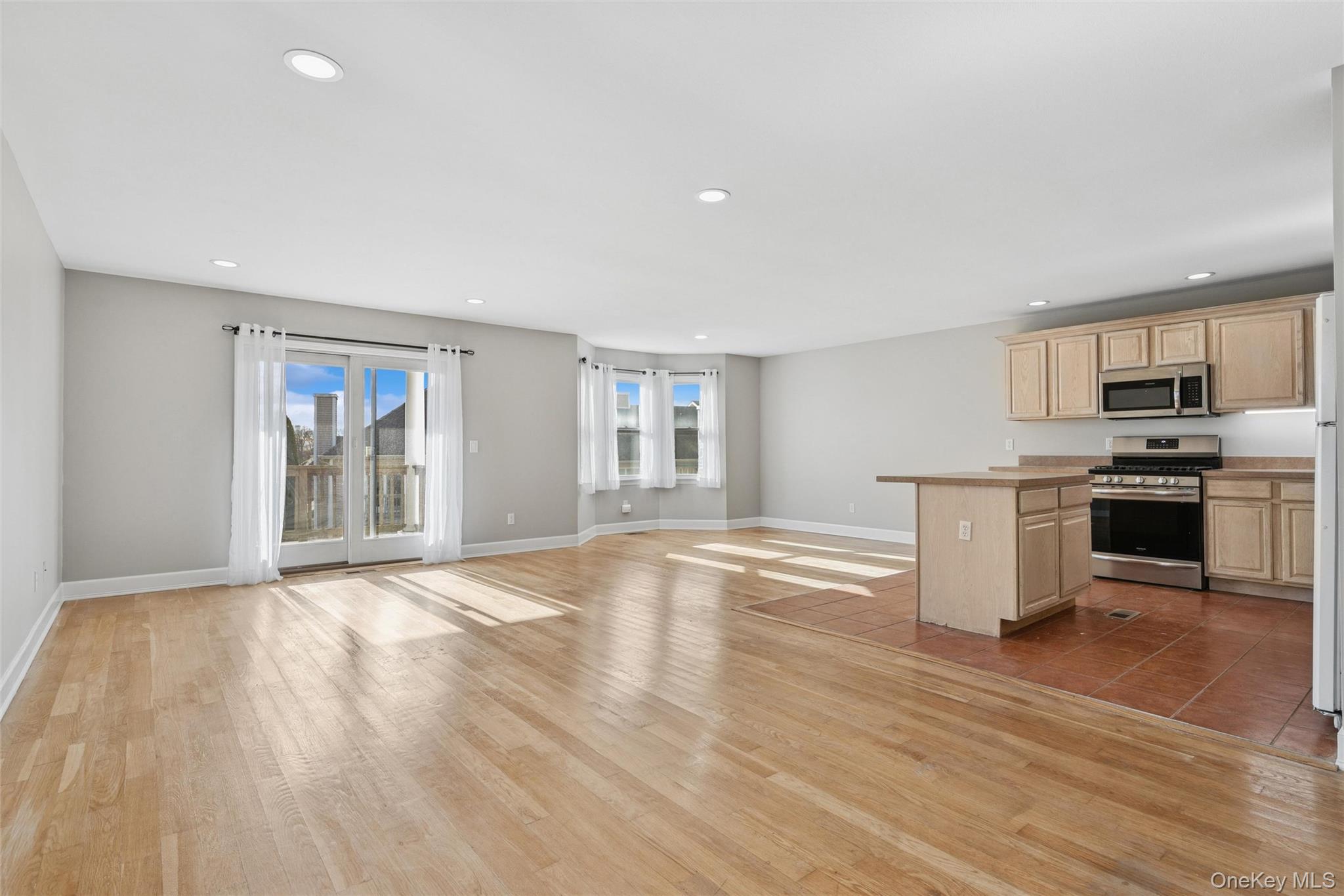 #6 photo, 706 Willow Pond Drive, Riverhead , NY 11901