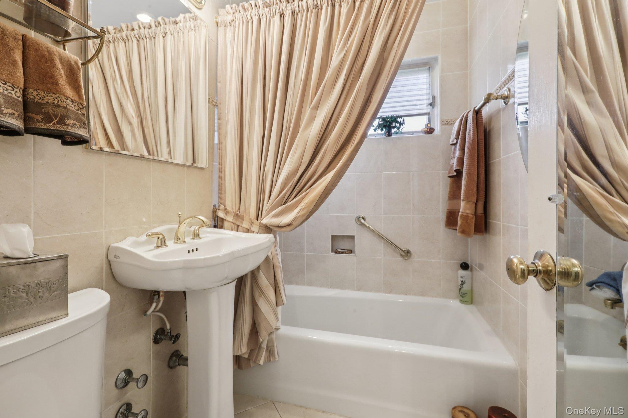 #12 photo, 40 Lawrence Drive, White Plains , NY 10603